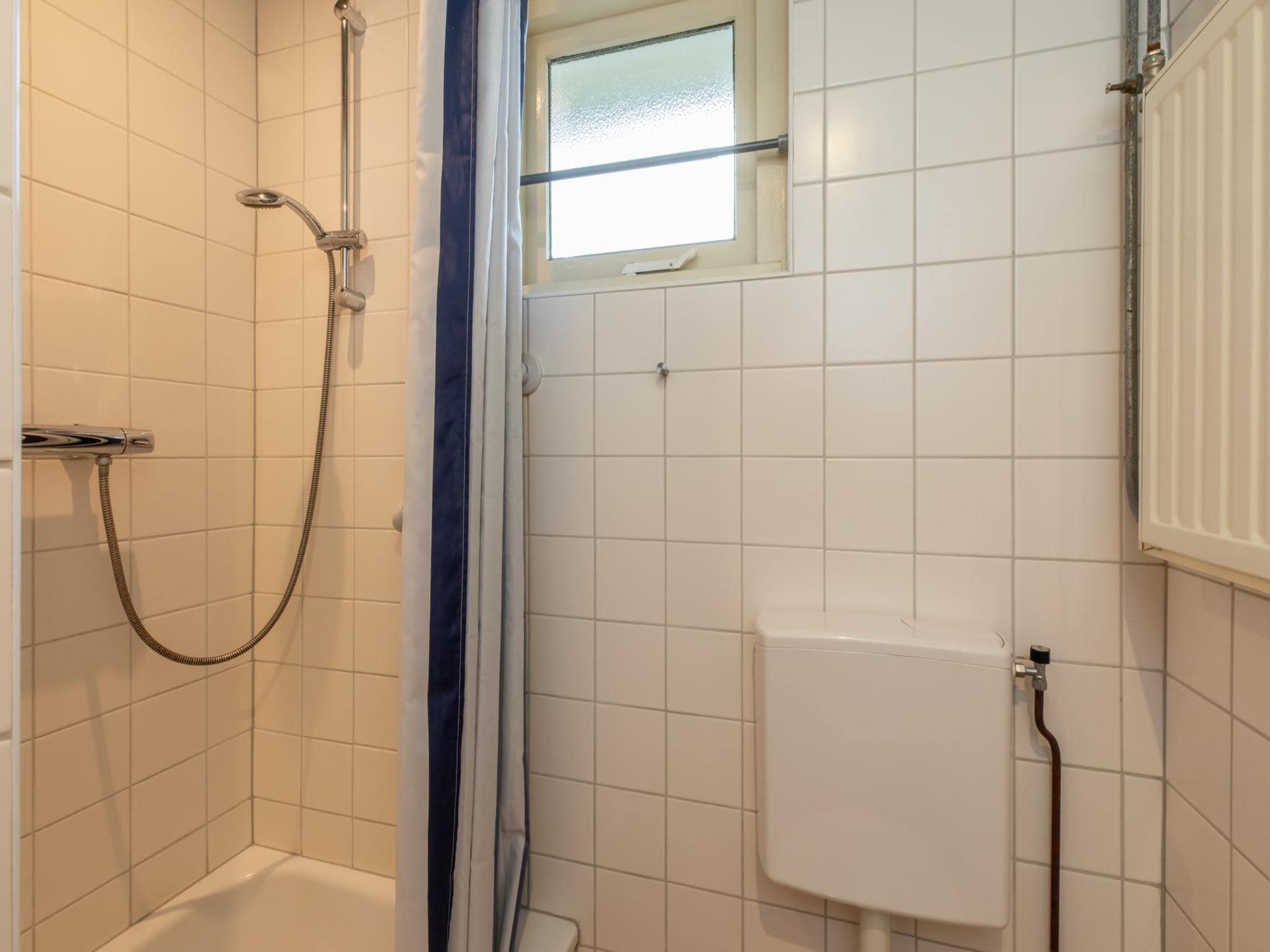 De badkamer van Vakantiehuis voor 6 personen  Hoge Weide 63 Oostkapelle  Dicht bij strand in Oostkapelle