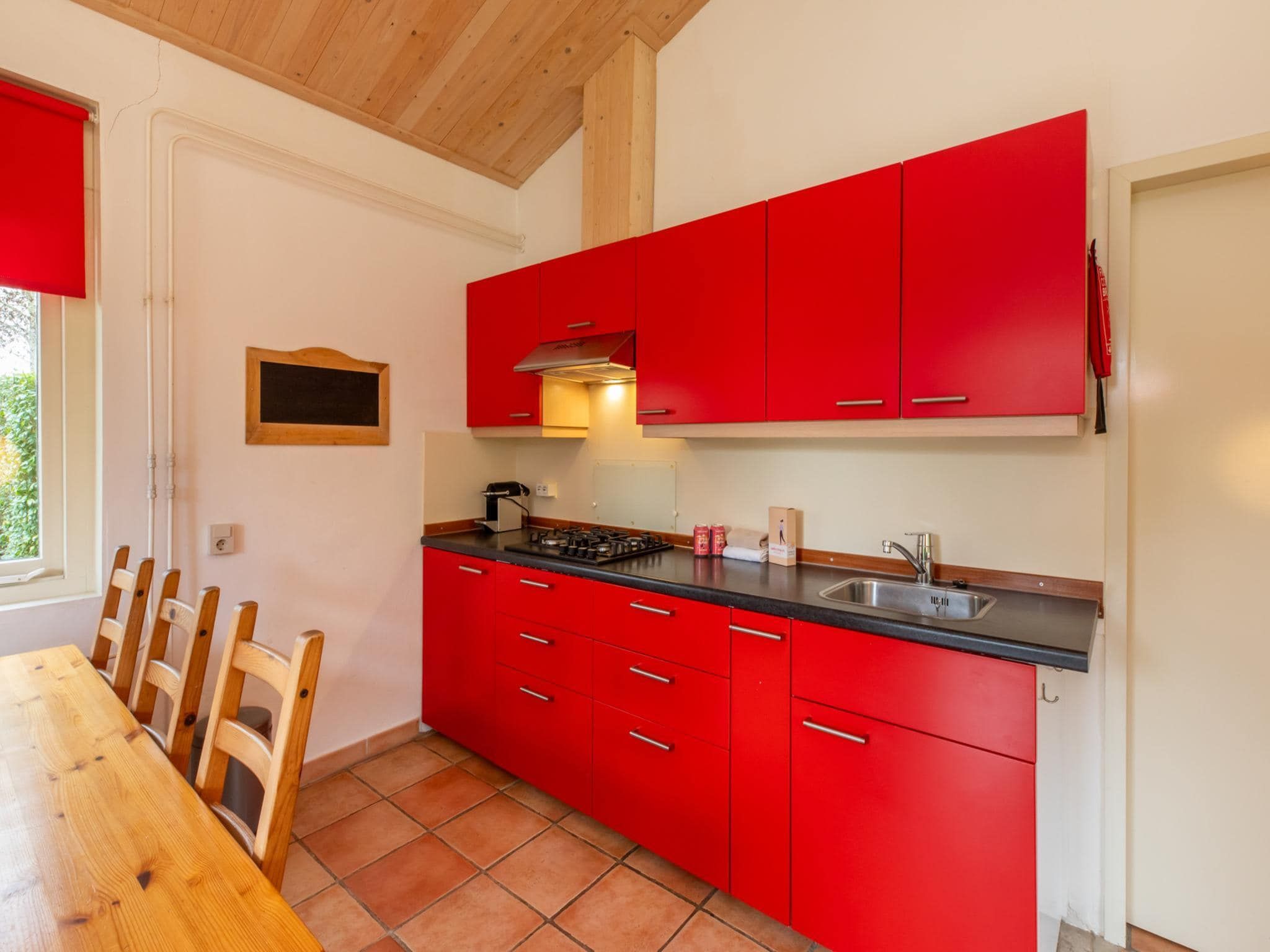 De keuken van Vakantiehuis voor 6 personen  Hoge Weide 63 Oostkapelle  Dicht bij strand in Oostkapelle