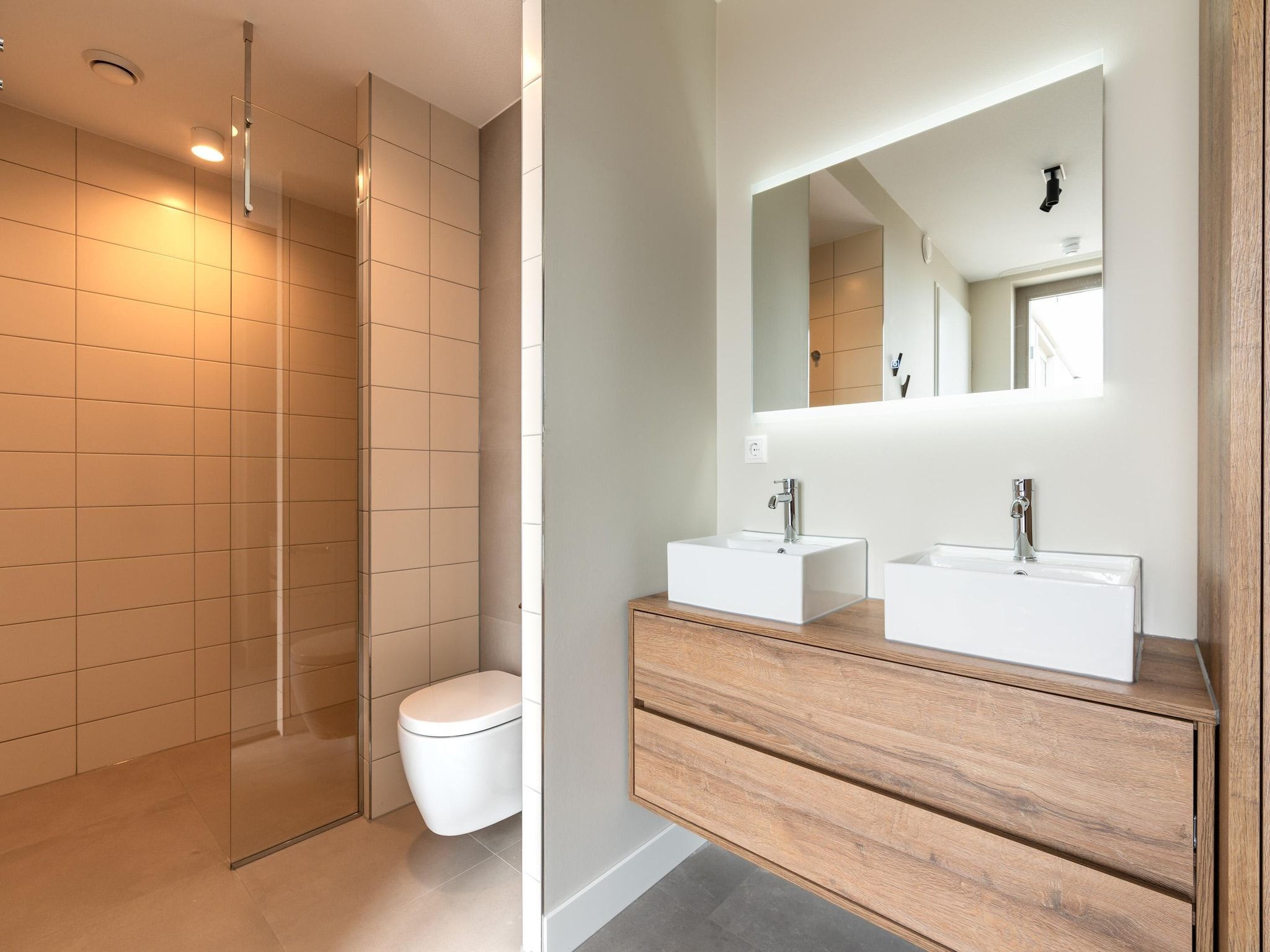 De badkamer van Walden 6 in Den Haag
