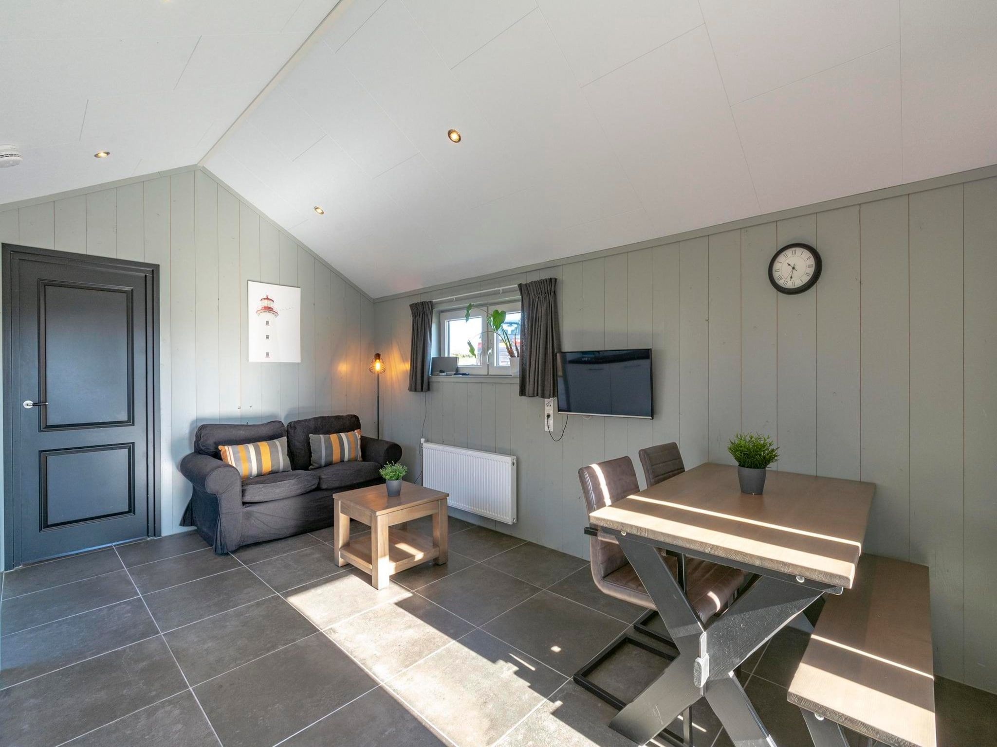 De woonkamer van Strandhuis 't Koepeltje in Groote Keeten