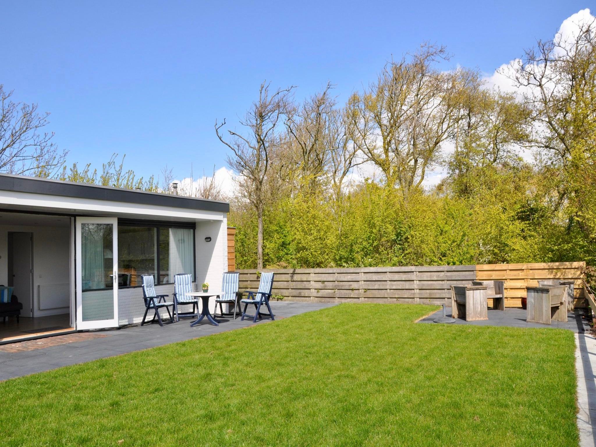 De tuin van Garnekuul 72 in Callantsoog