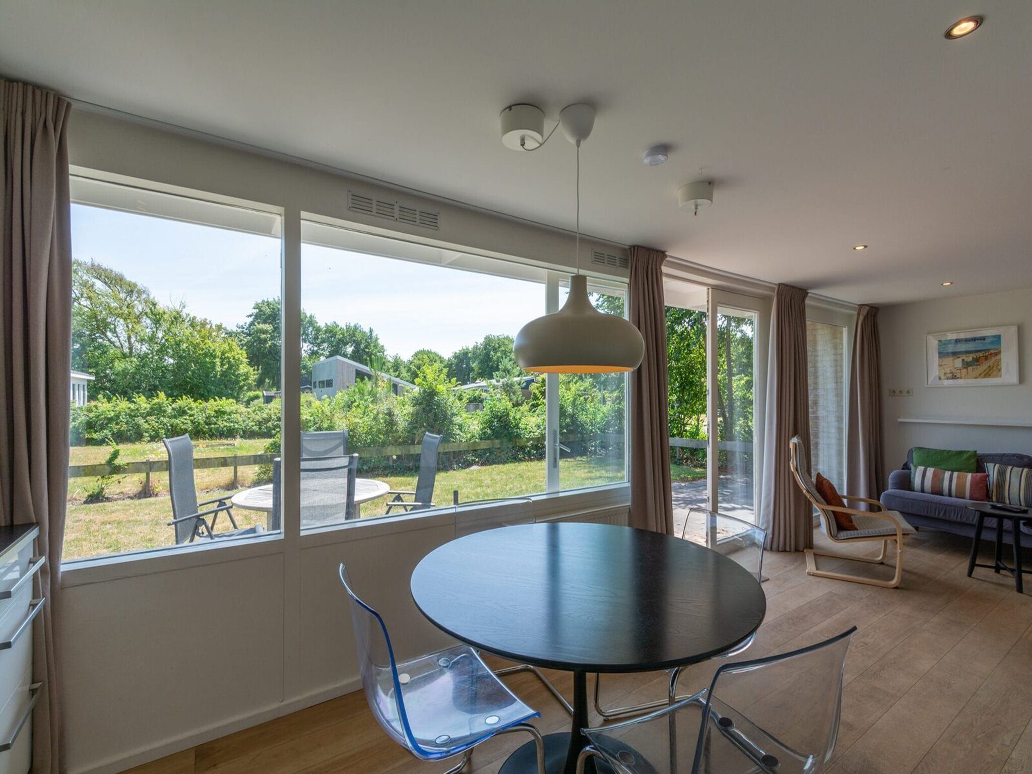 De eetkamer van Garnekuul 73 in Callantsoog