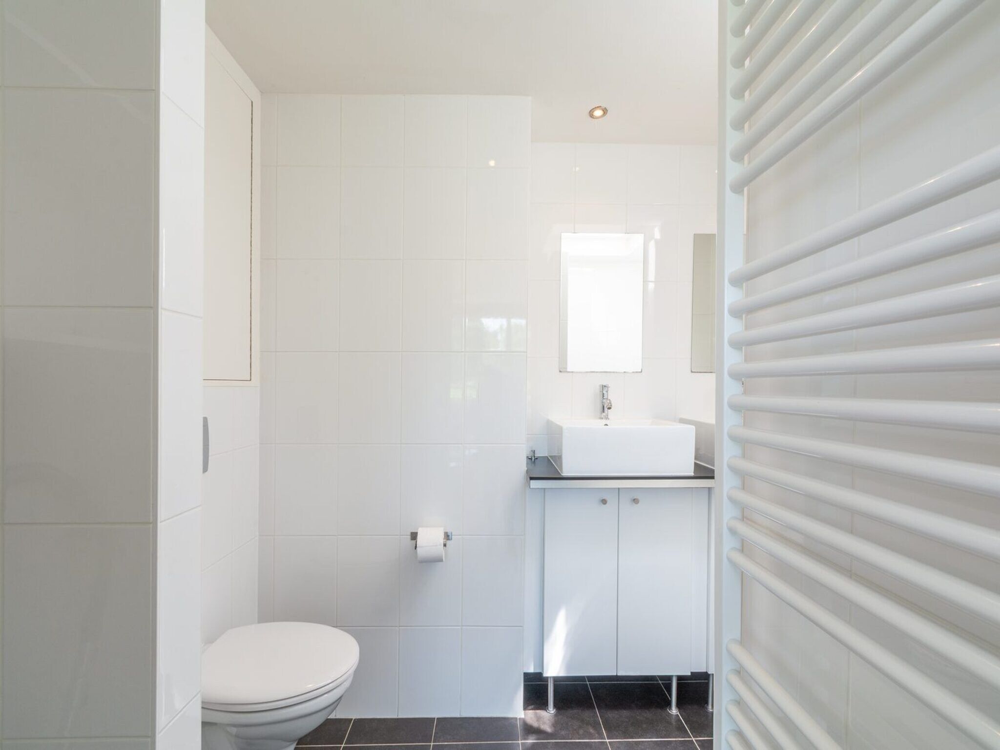 De badkamer van Garnekuul 73 in Callantsoog