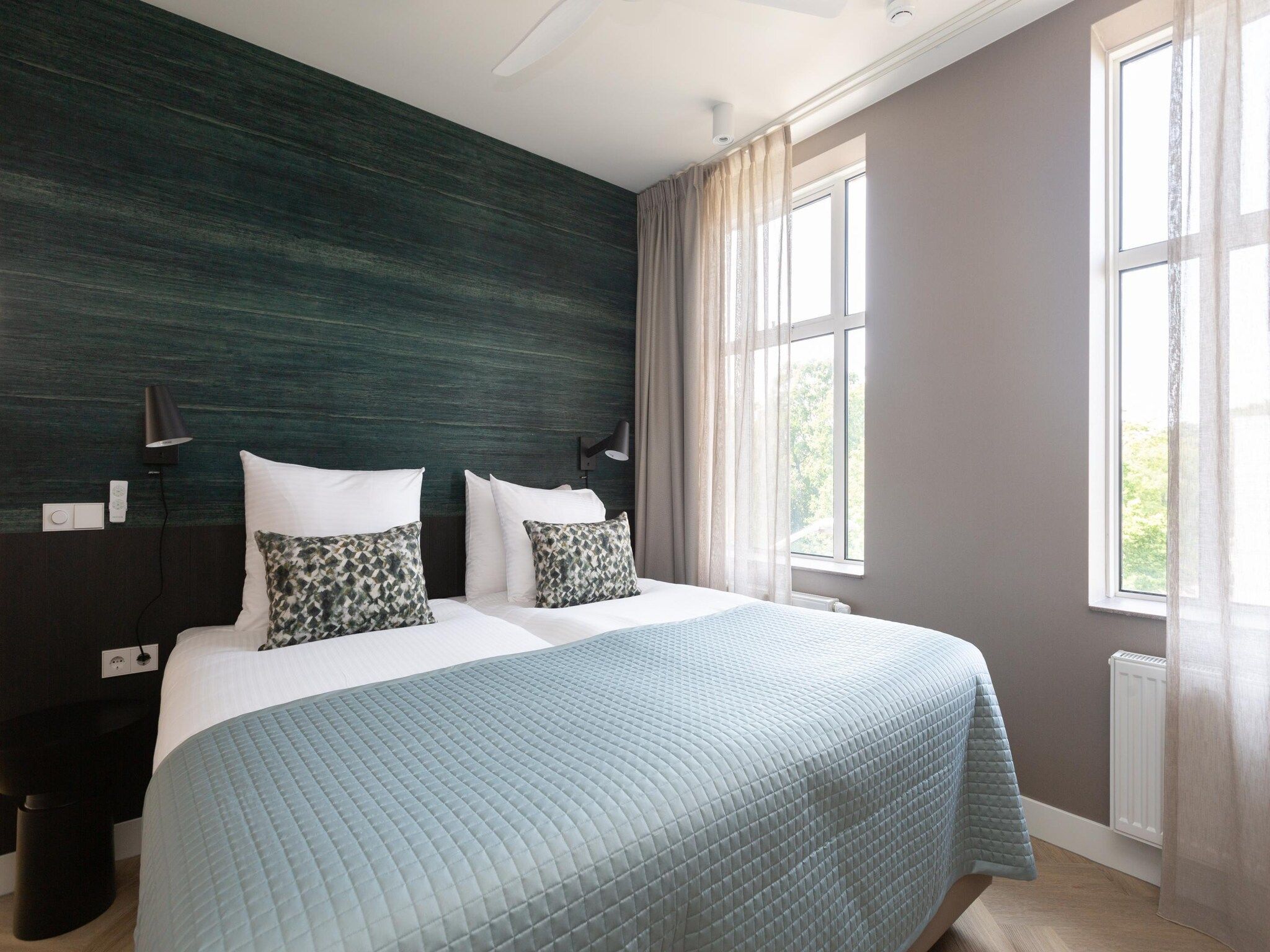 Een slaapkamer van Maurits 6 in Den Haag