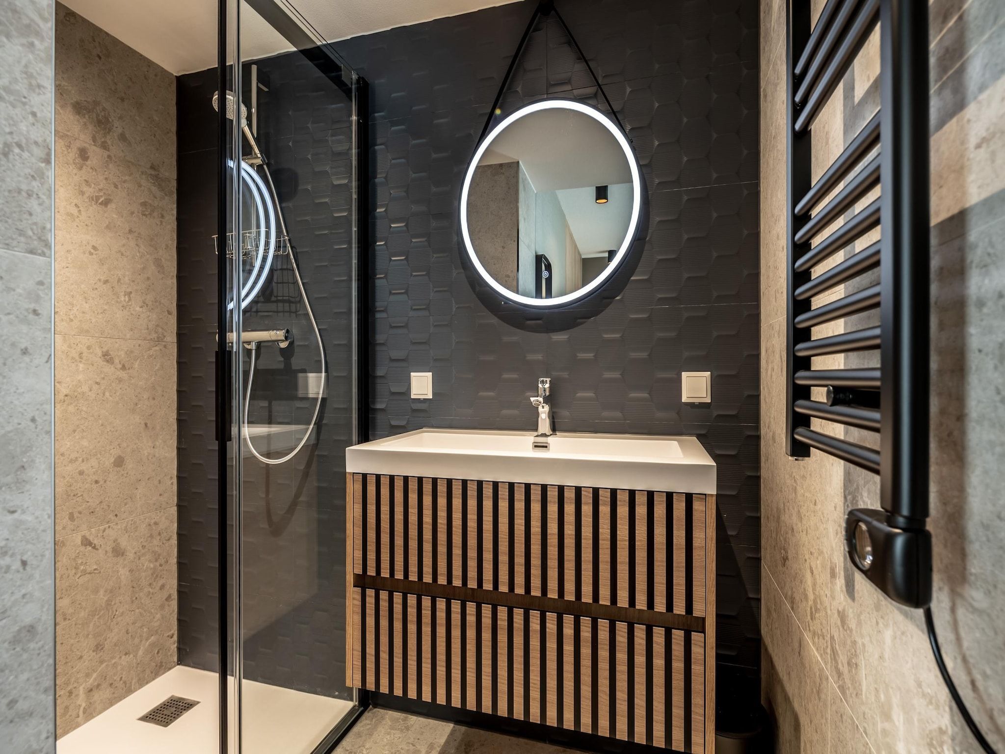 De badkamer van Delft 2A in Den Haag