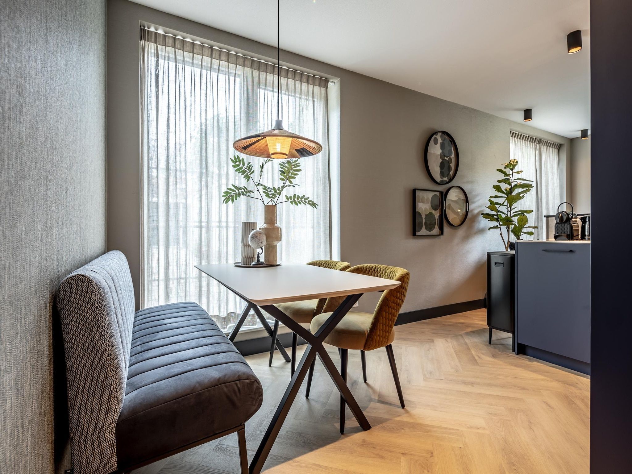 De eetkamer van Delft 2A in Den Haag