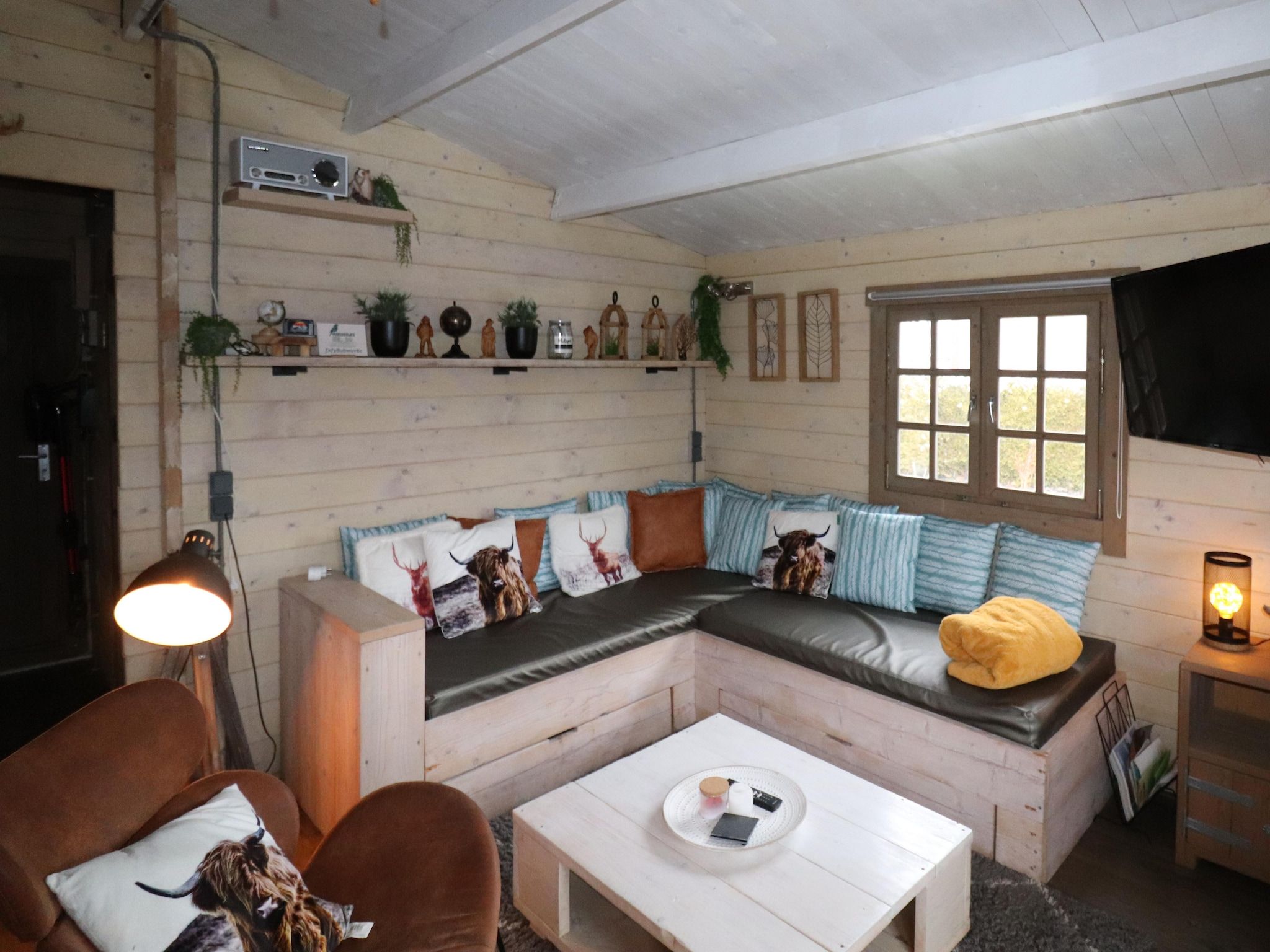 De woonkamer van VT 99 in Tzummarum