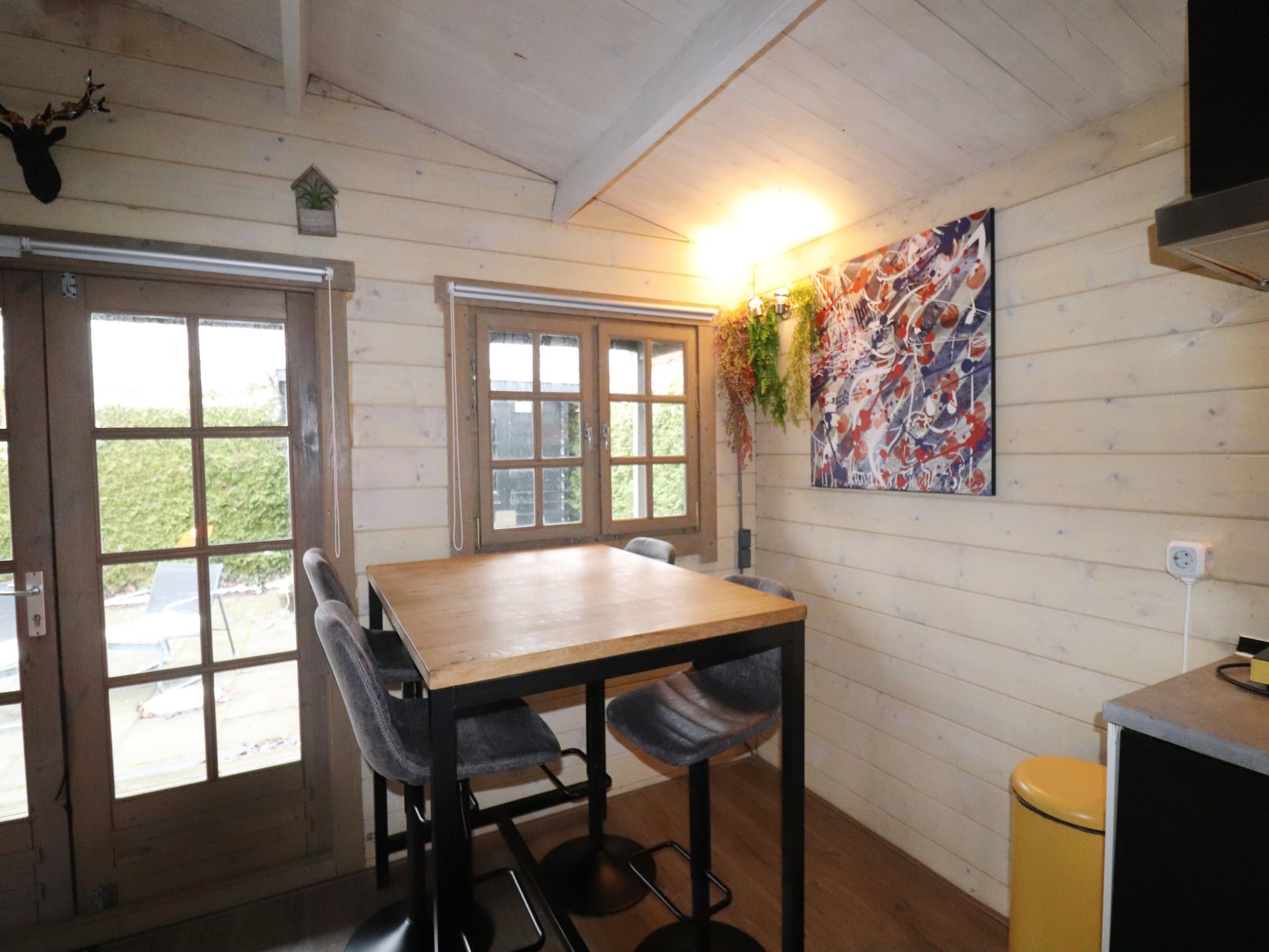 De eetkamer van VT 99 in Tzummarum