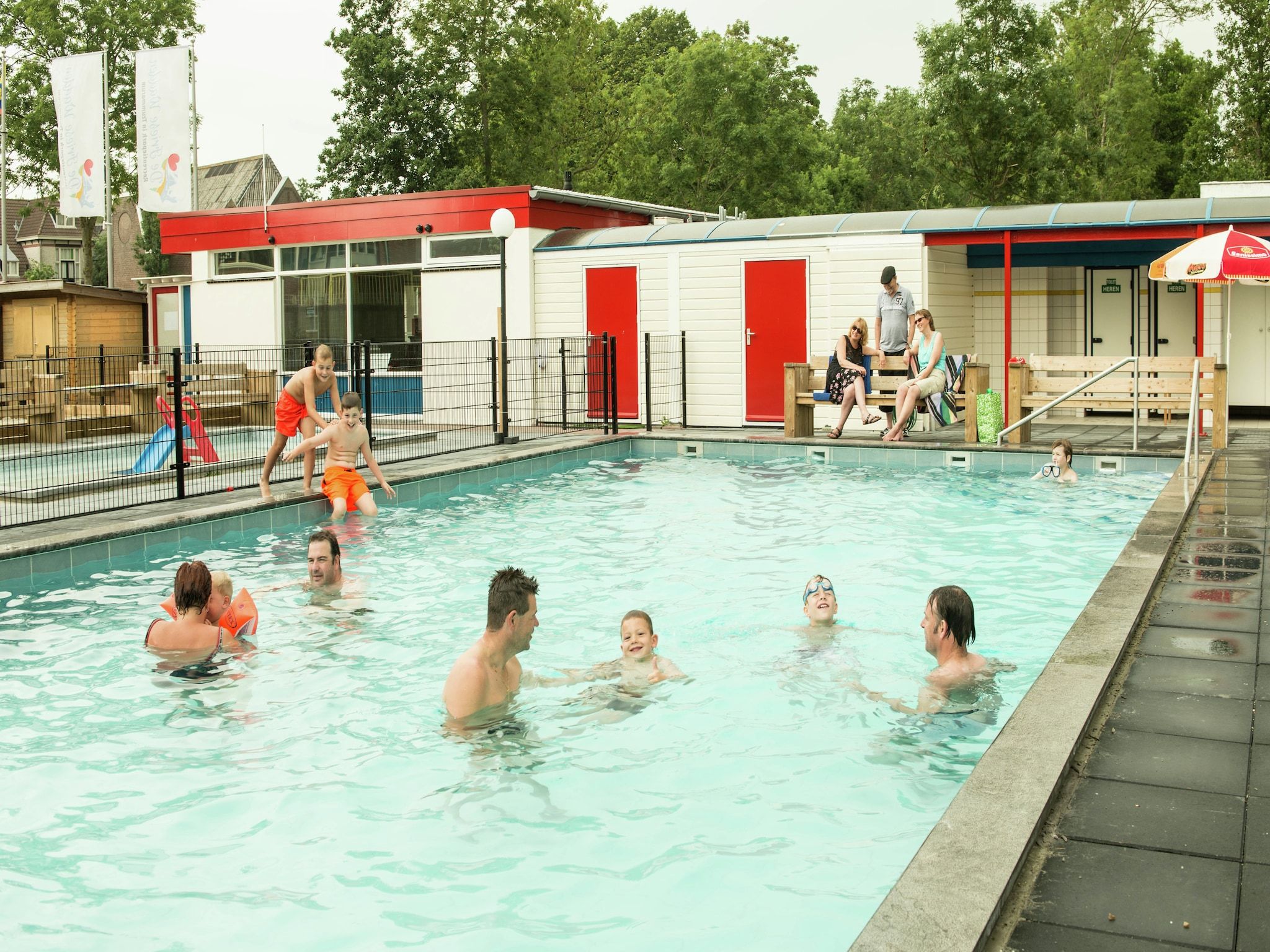 Parkfaciliteiten bij VT 103 in Tzummarum