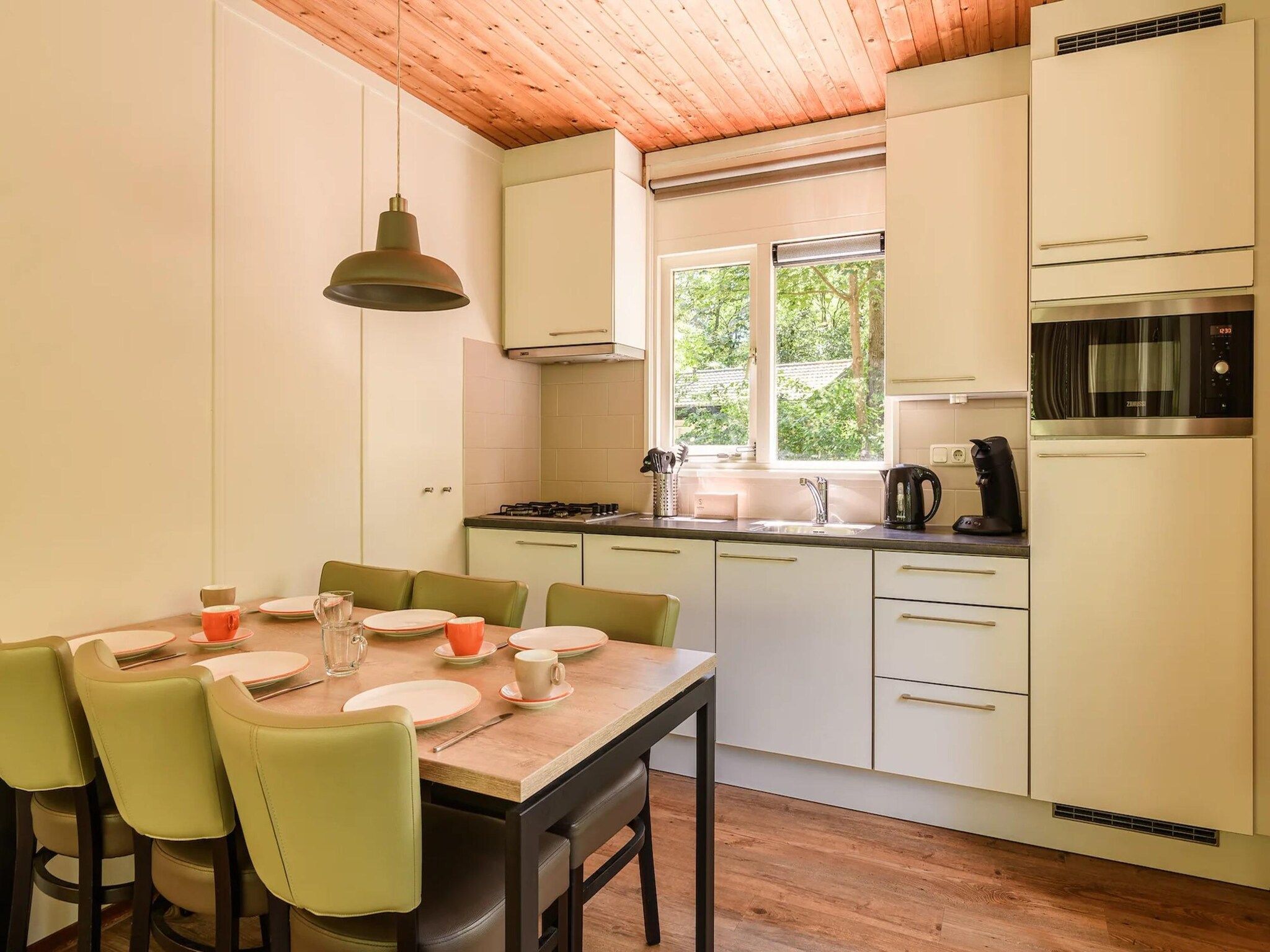 De keuken van Bungalow 6B1 in Putten