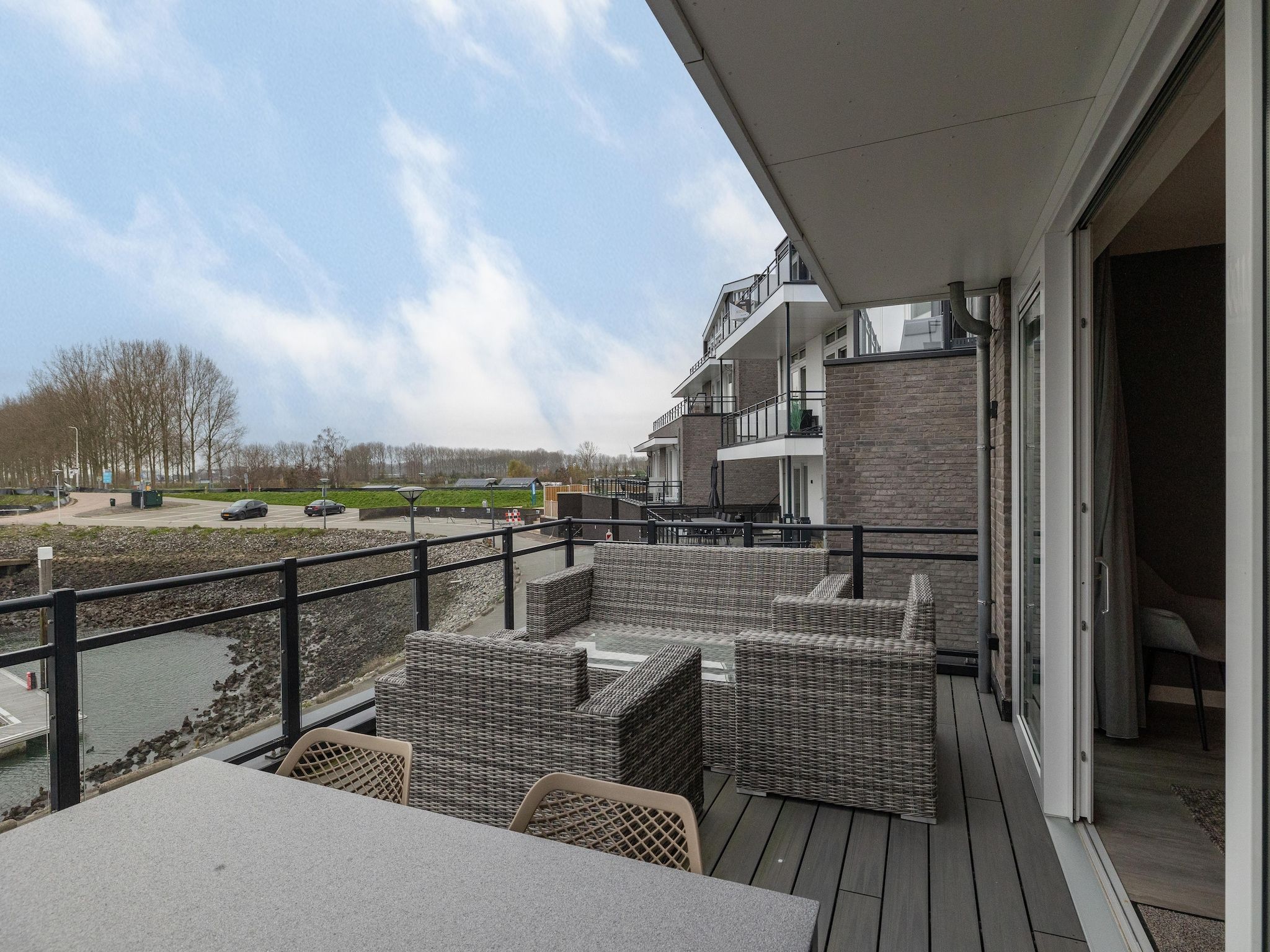 Het terras van Appartement Vista Maris - Havenweg 8-28  Sint-Annaland in Sint-Annaland