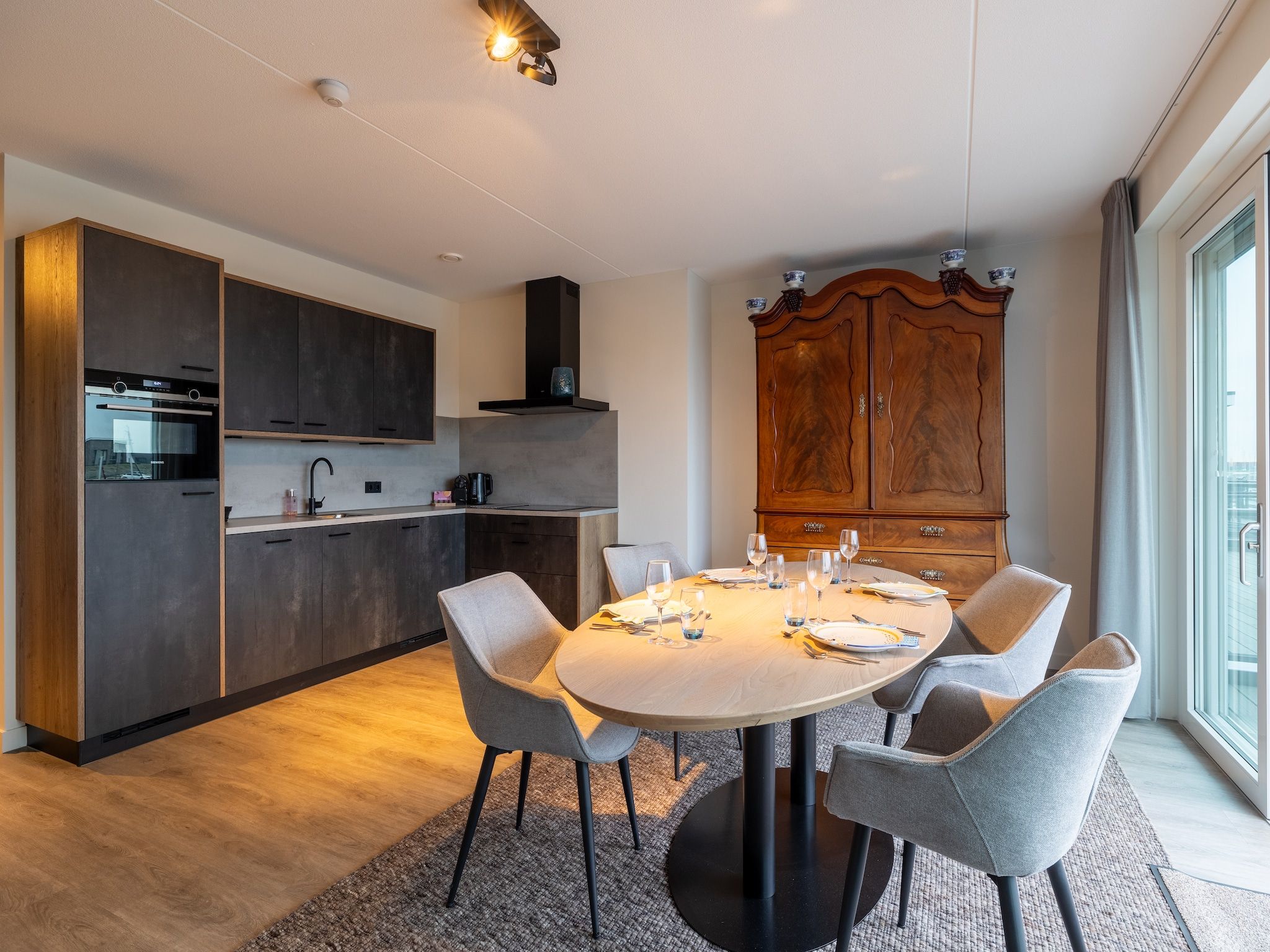 De eetkamer van Appartement Vista Maris - Havenweg 8-28  Sint-Annaland in Sint-Annaland
