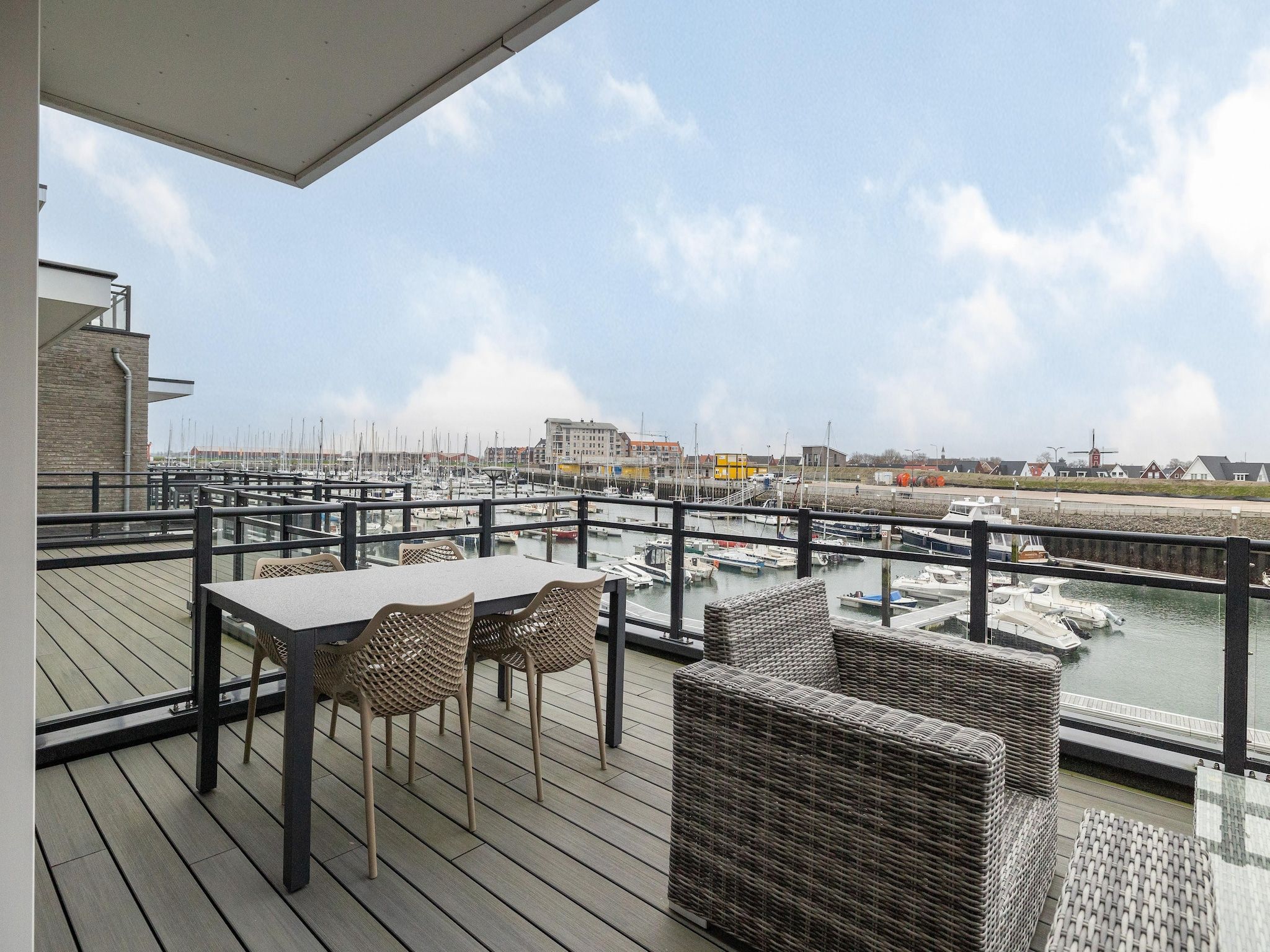 Het terras van Appartement Vista Maris - Havenweg 8-28  Sint-Annaland in Sint-Annaland