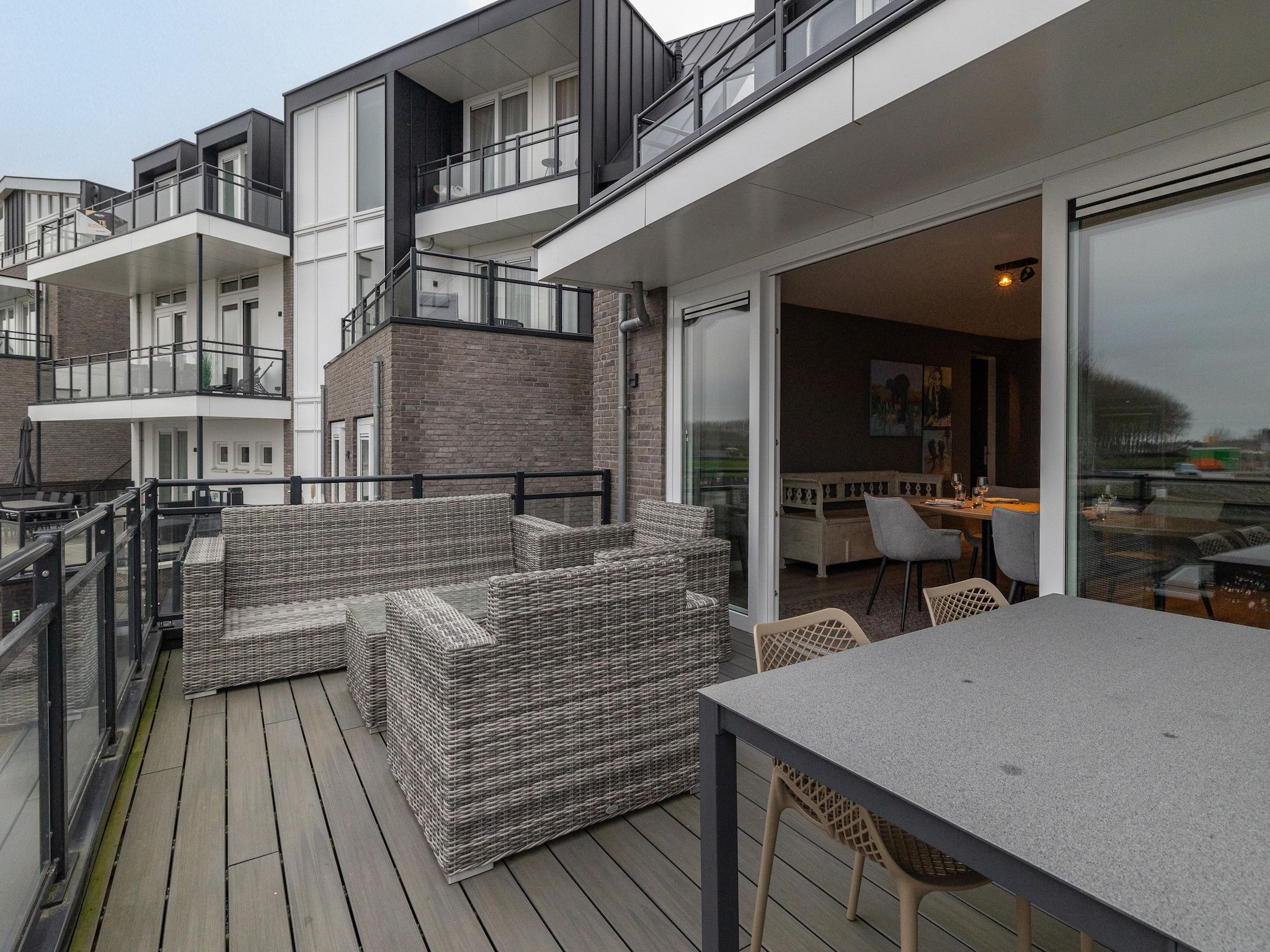 Het terras van Appartement Vista Maris - Havenweg 8-28  Sint-Annaland in Sint-Annaland
