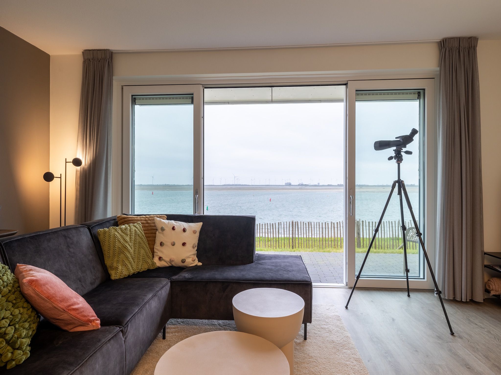 De woonkamer van Appartement Vista Maris - Havenweg 8-28  Sint-Annaland in Sint-Annaland