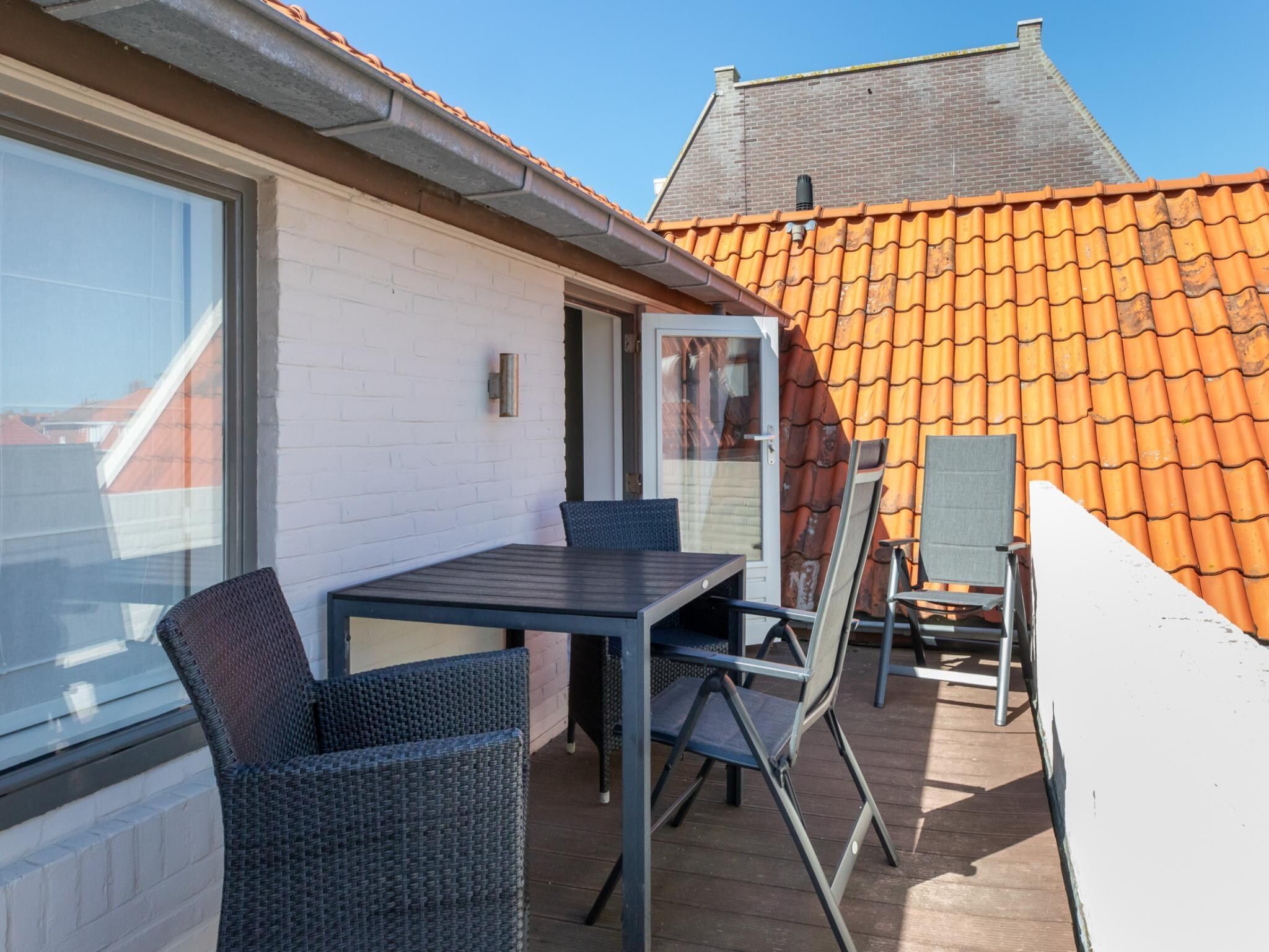 Het terras van Langstraat 5B in Zoutelande