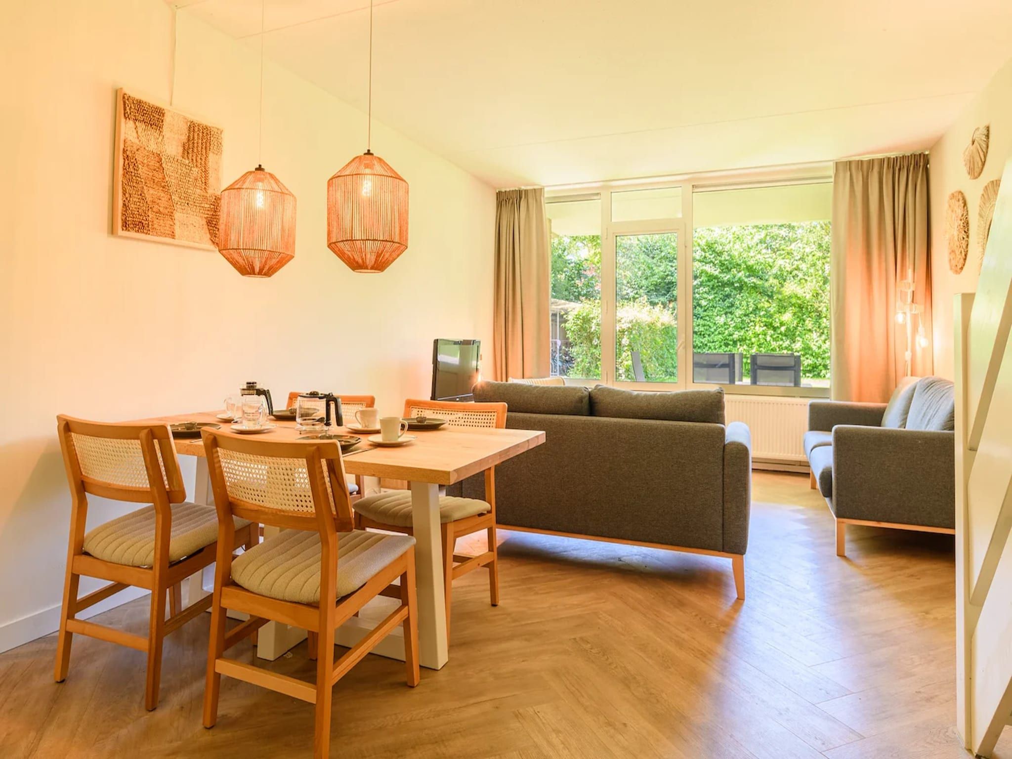 De eetkamer van Appartement Senno 6 in Bruinisse