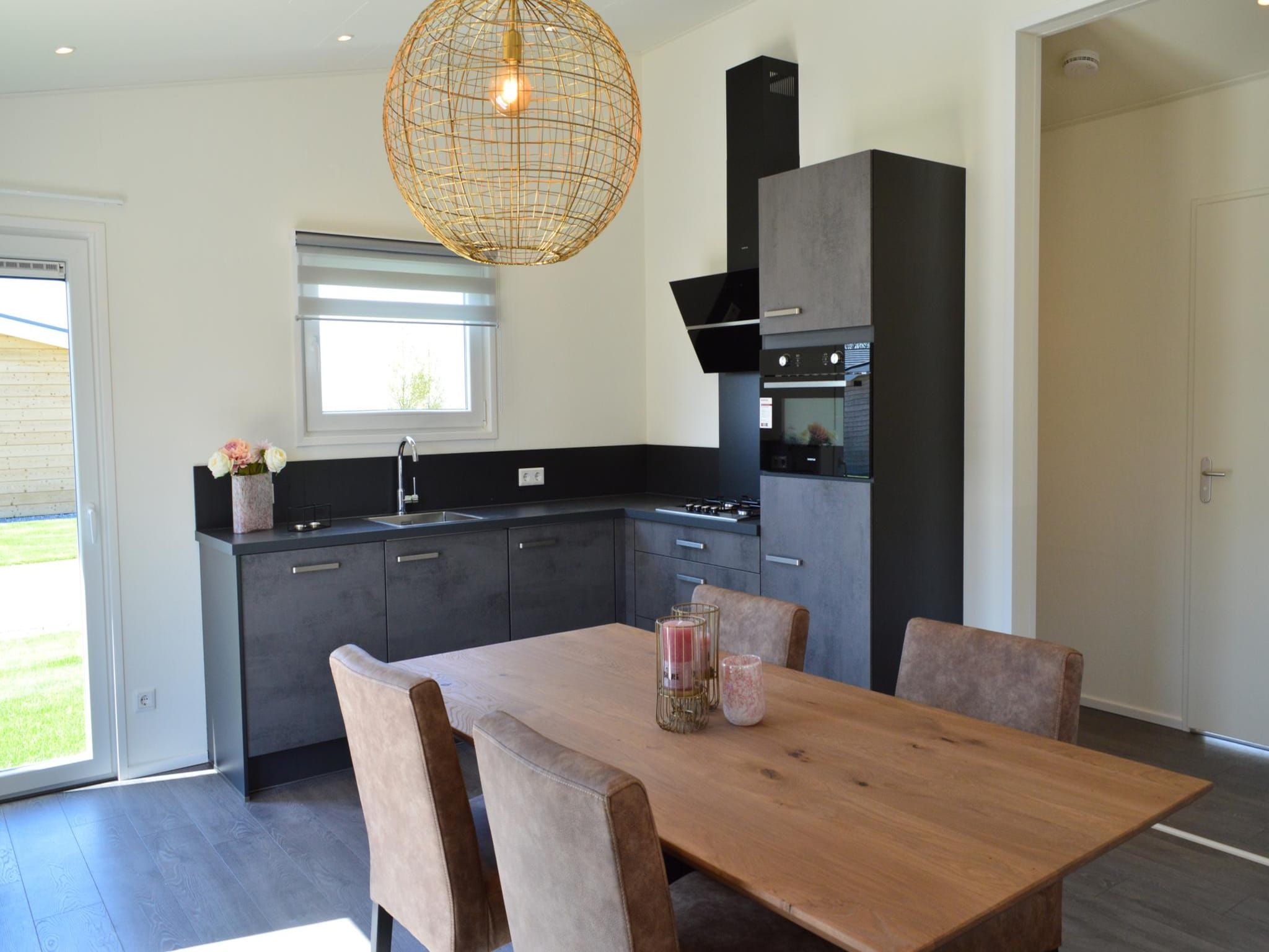 De keuken van Schaelsbergerbosch - 2 Bathrooms, Fireplace & Garden Shed in Bemelen