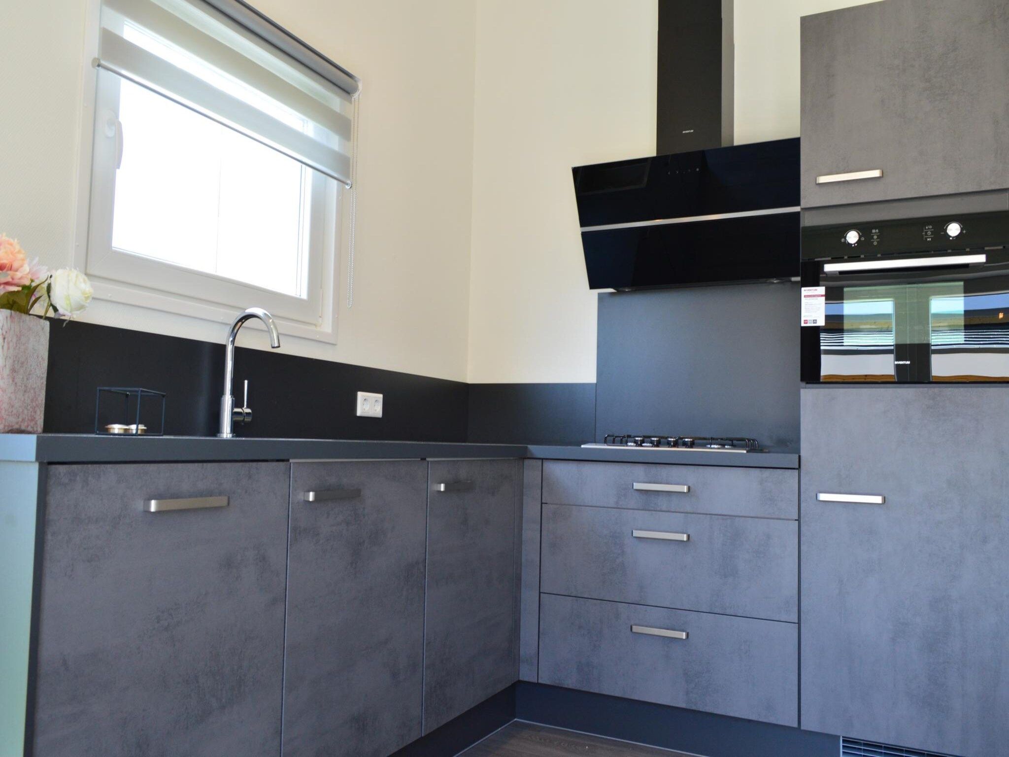 De keuken van Schaelsbergerbosch - 2 Bathrooms, Fireplace & Garden Shed in Bemelen