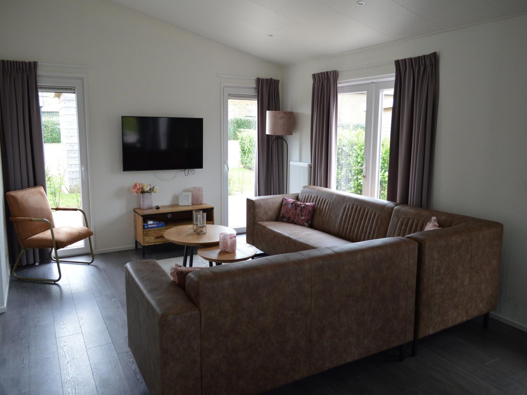 De woonkamer van Schaelsbergerbosch - 2 Bathrooms, Fireplace & Garden Shed in Bemelen