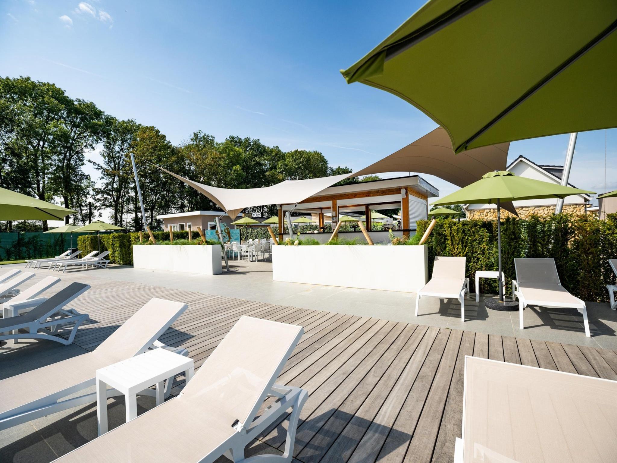 Het terras van Ravenbosch Royal - Bath & Atmospheric fireplace in Bemelen