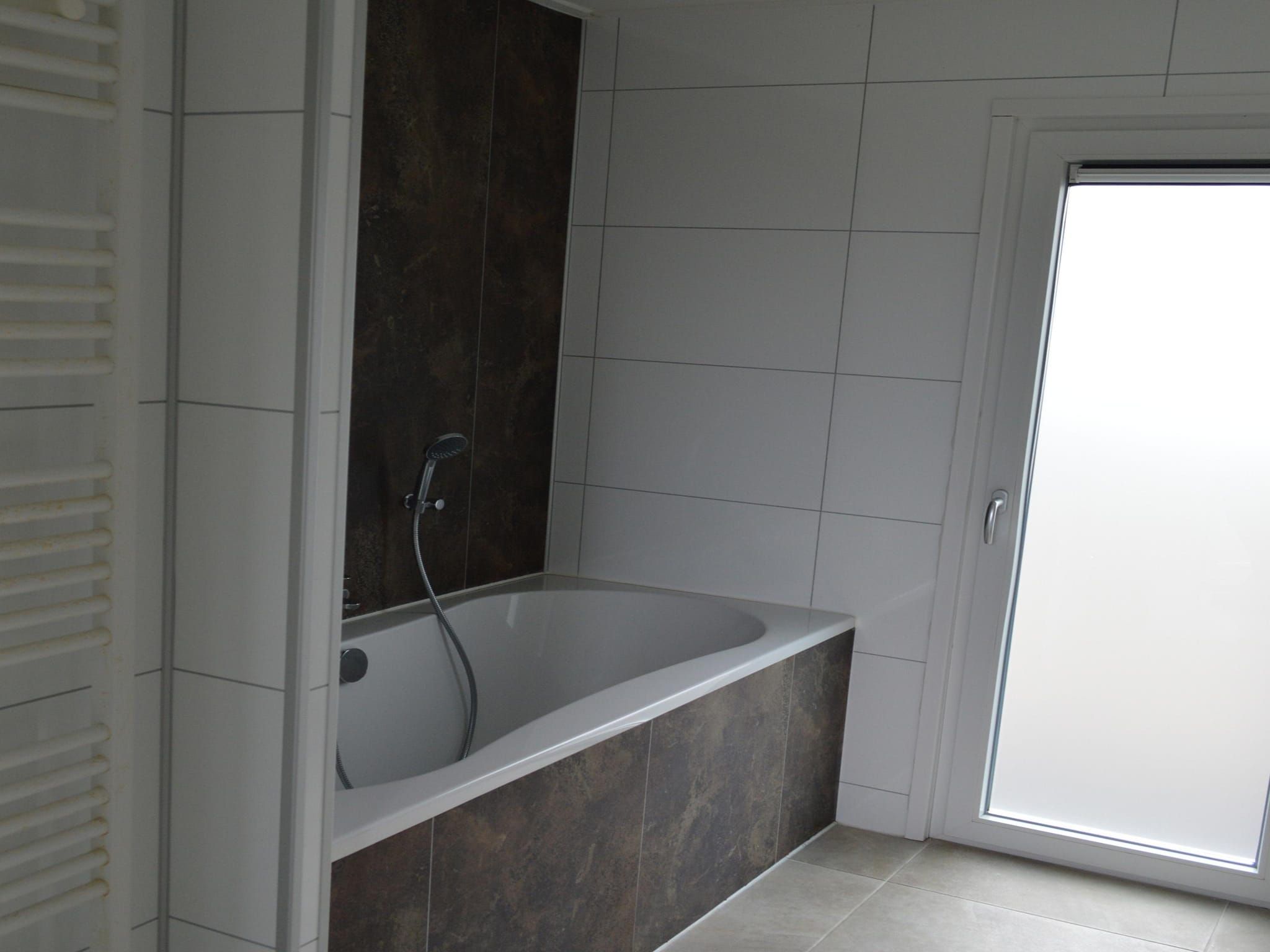 De badkamer van Ravenbosch Royal - Bath & Atmospheric fireplace in Bemelen