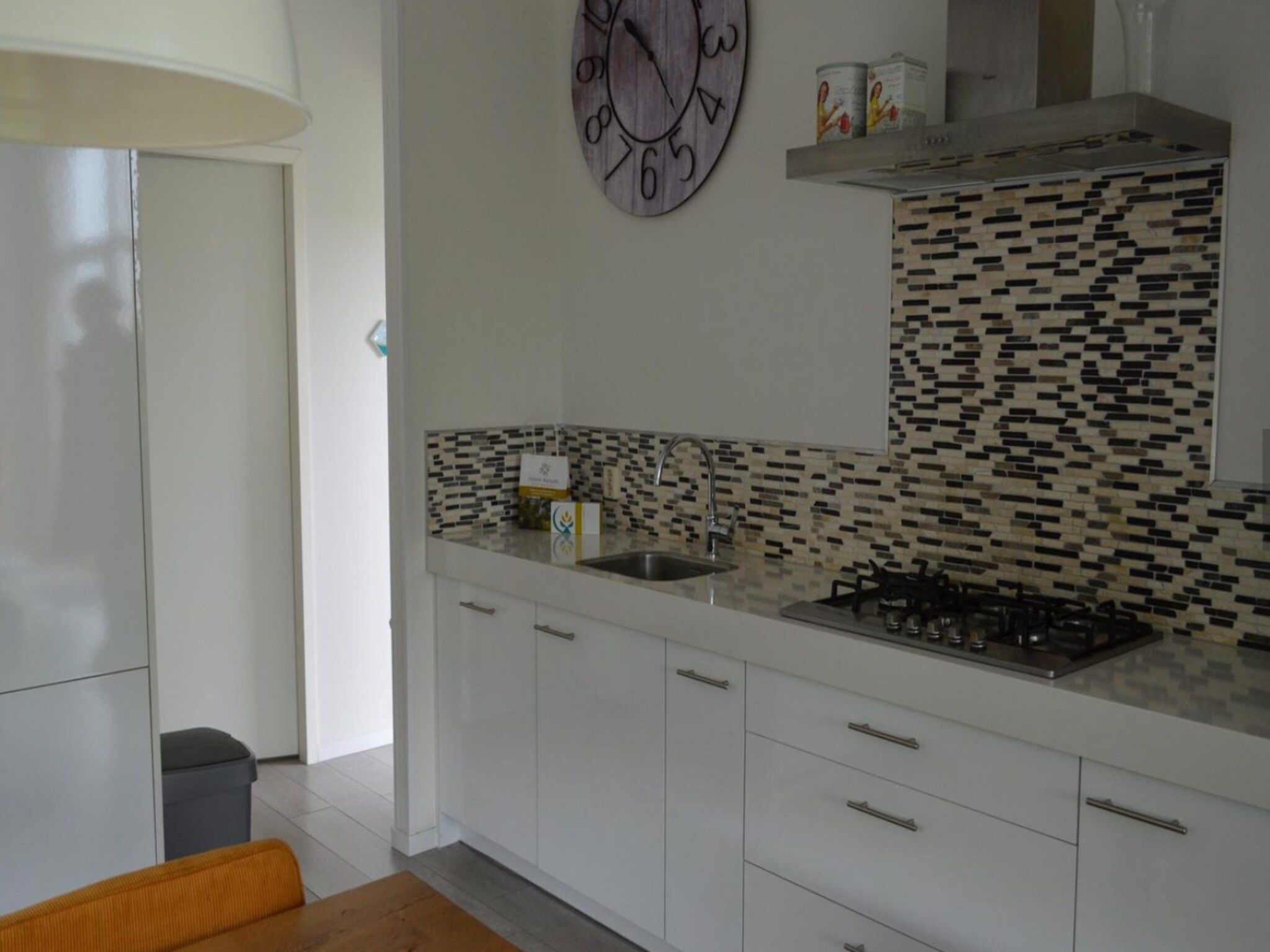 De keuken van Ravenbosch - Fireplace, Garden Shed & Sauna in Bemelen