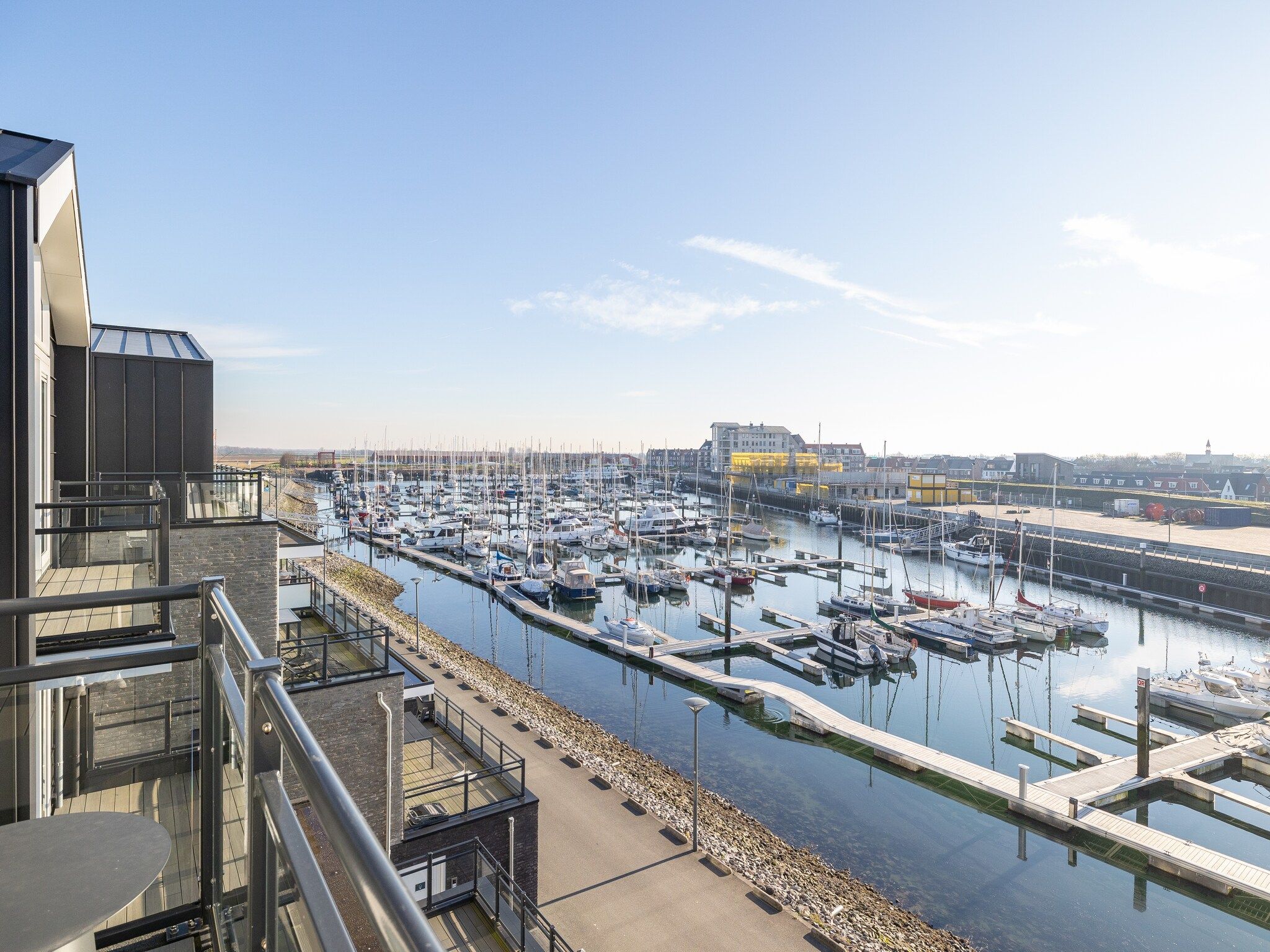 Het uitzicht vanaf Appartement Vista Maris 'Haus am See' - Havenweg 8-30  Sint-Annaland in Sint-Annaland