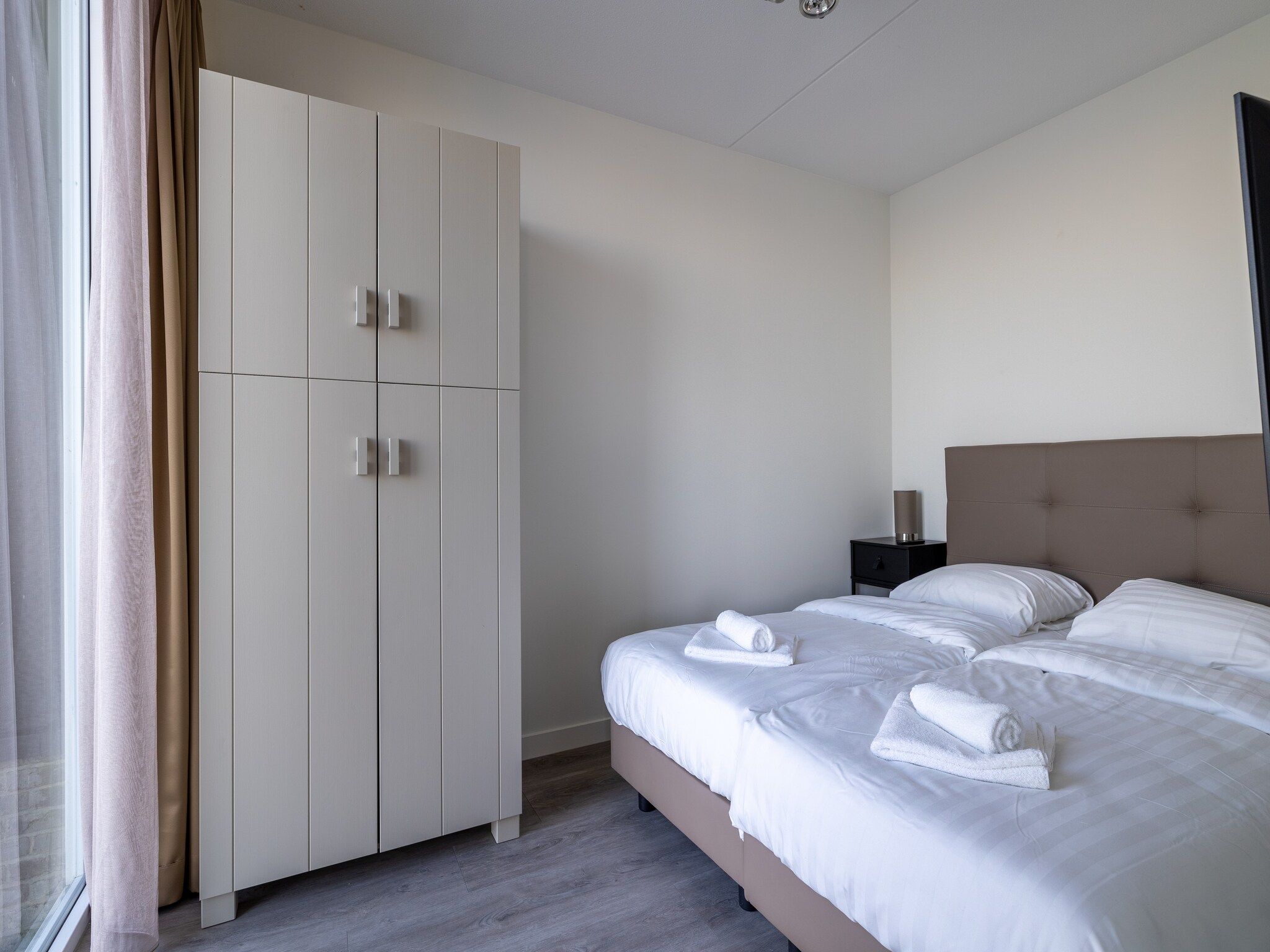 Een slaapkamer van Appartement Vista Maris 'Haus am See' - Havenweg 8-30  Sint-Annaland in Sint-Annaland