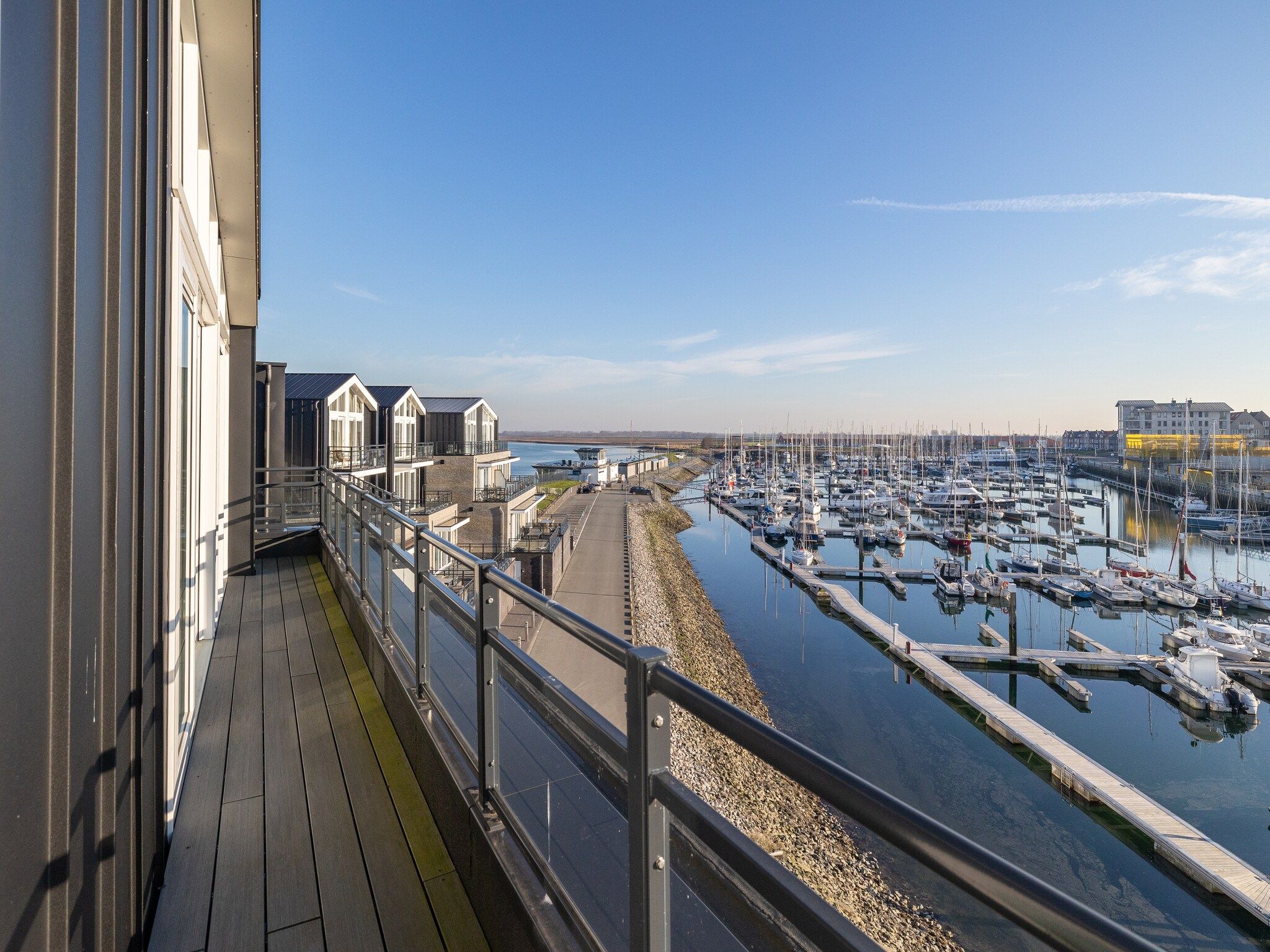 Het terras van Appartement Vista Maris - Havenweg 8-48  Sint-Annaland in Sint-Annaland