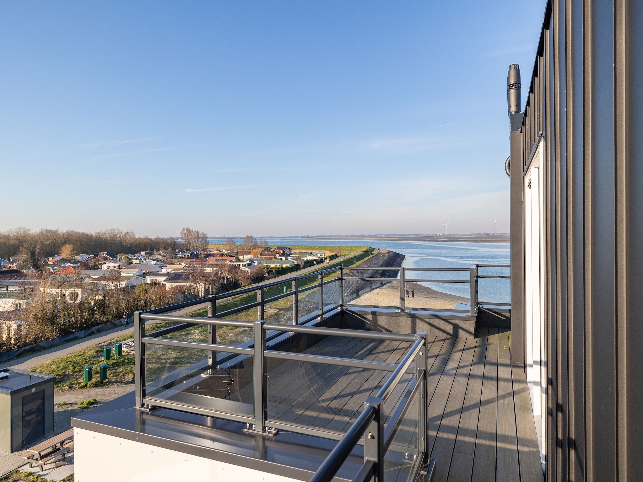 Het terras van Appartement Vista Maris - Havenweg 8-48  Sint-Annaland in Sint-Annaland
