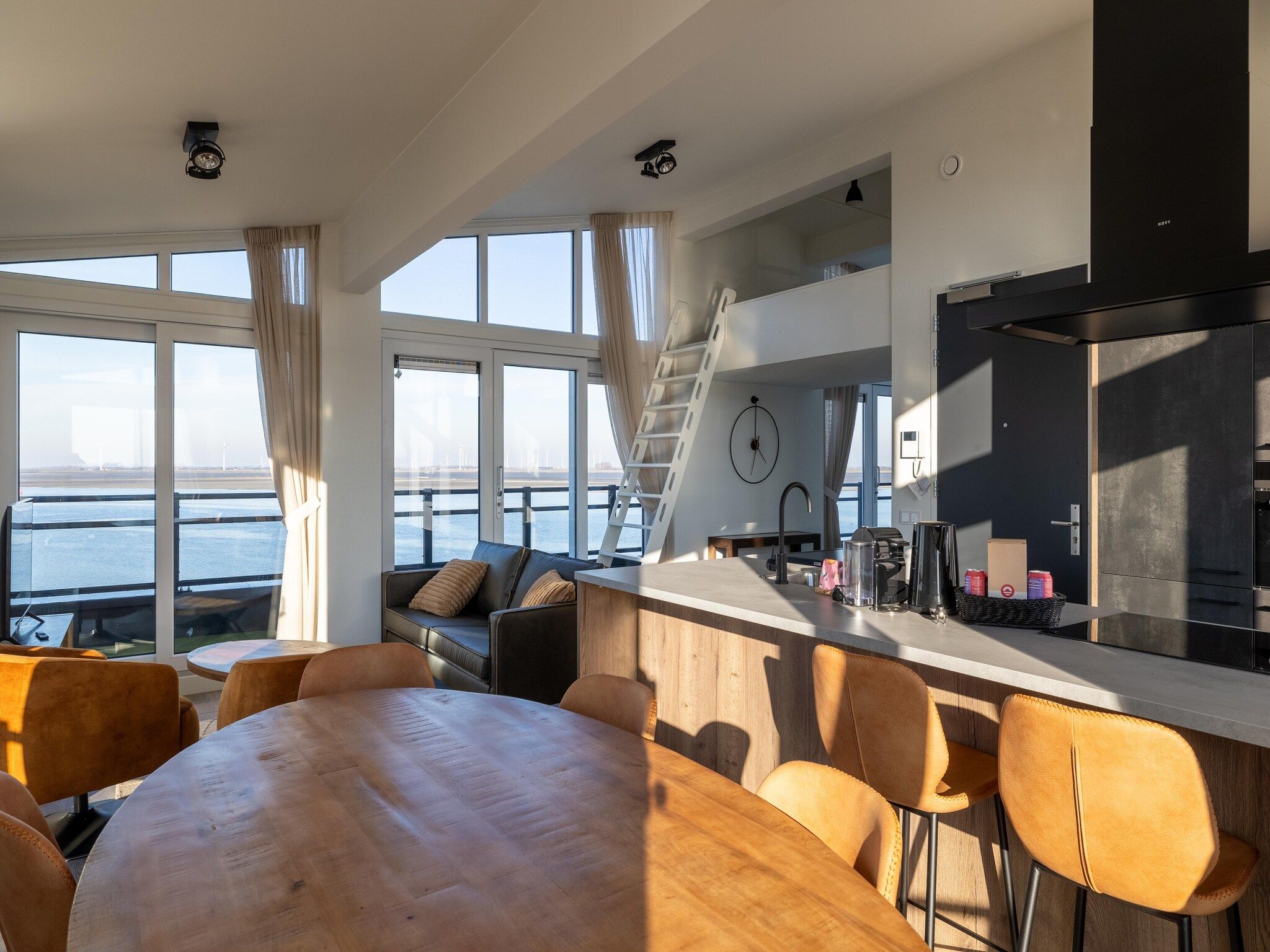 De eetkamer van Appartement Vista Maris - Havenweg 8-48  Sint-Annaland in Sint-Annaland