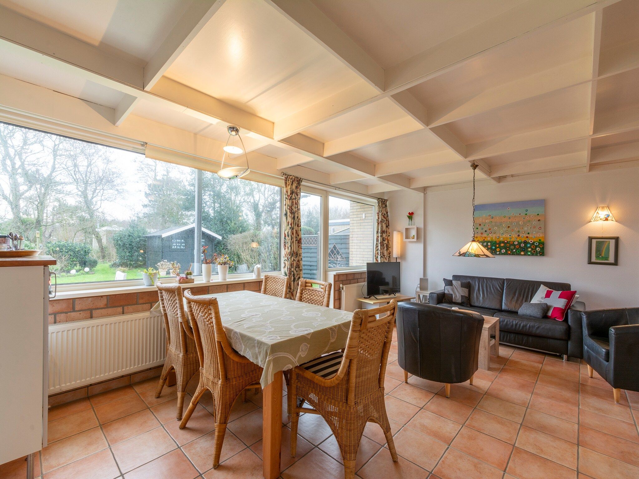 De eetkamer van Garnekuul 15 in Callantsoog