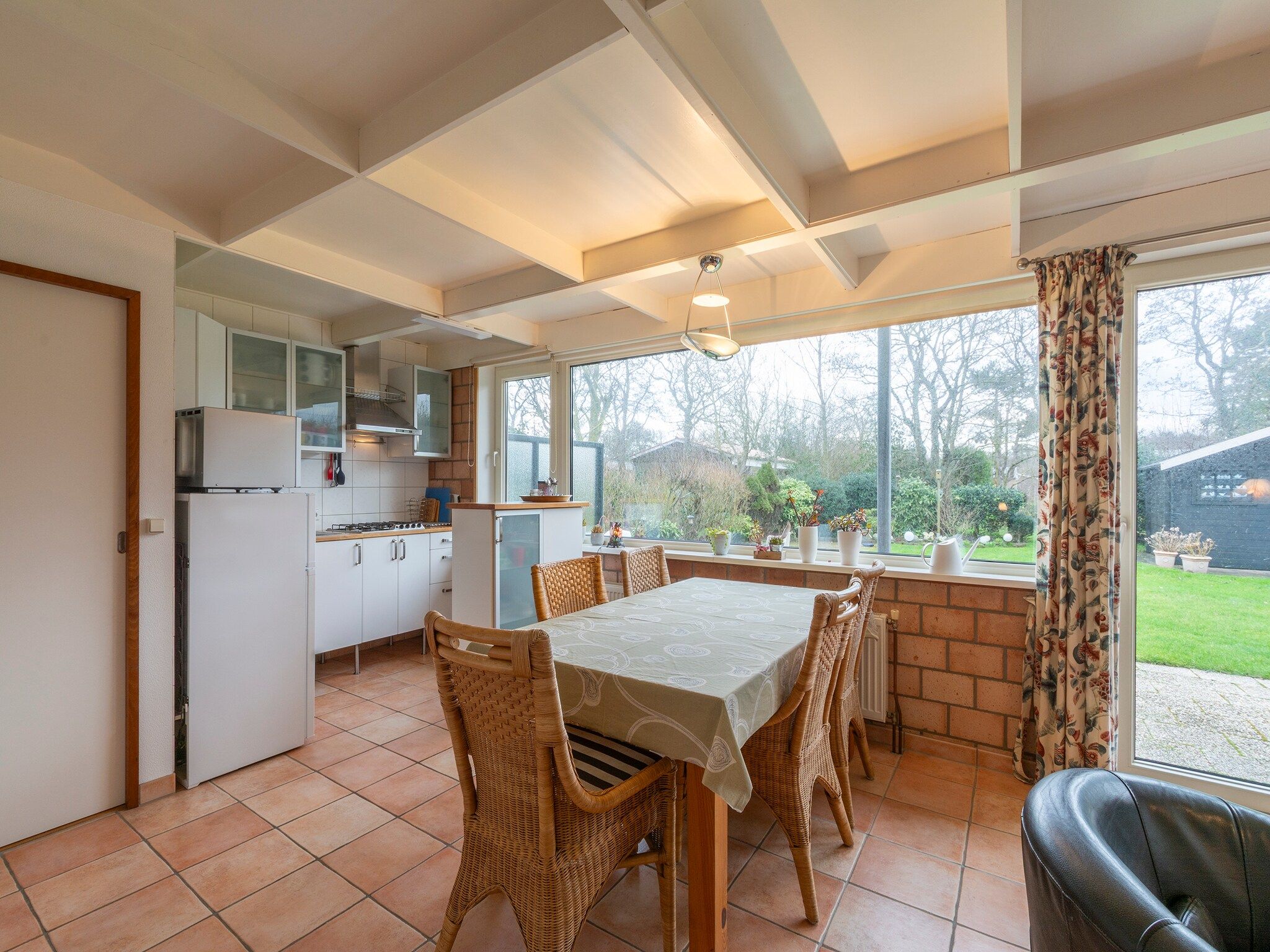 De eetkamer van Garnekuul 15 in Callantsoog