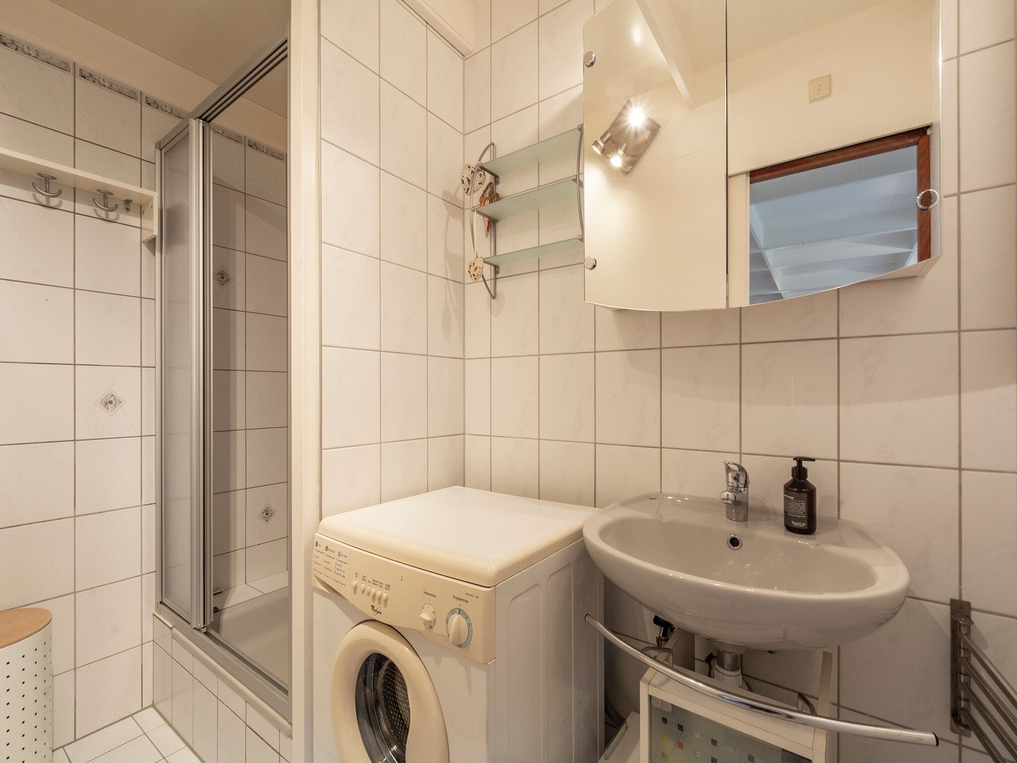 De badkamer van Garnekuul 15 in Callantsoog