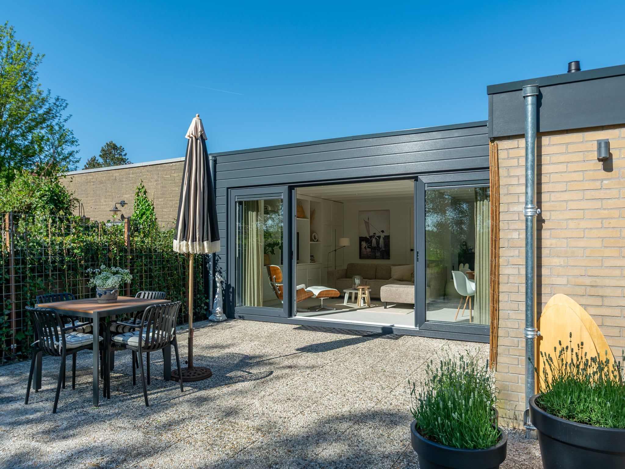 De buitenkant van Beach Bungalow Sint aan Zee in Sint Maartenszee