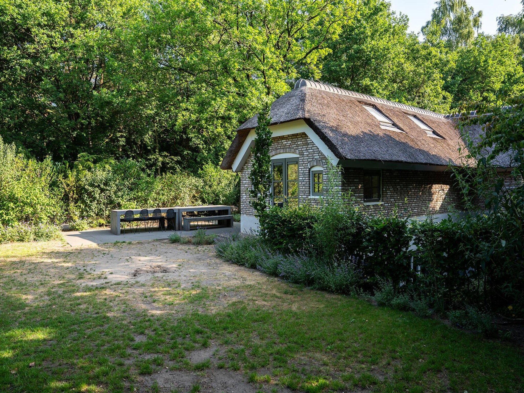 De buitenkant van Vlindervallei Boshuis 16p in Ermelo