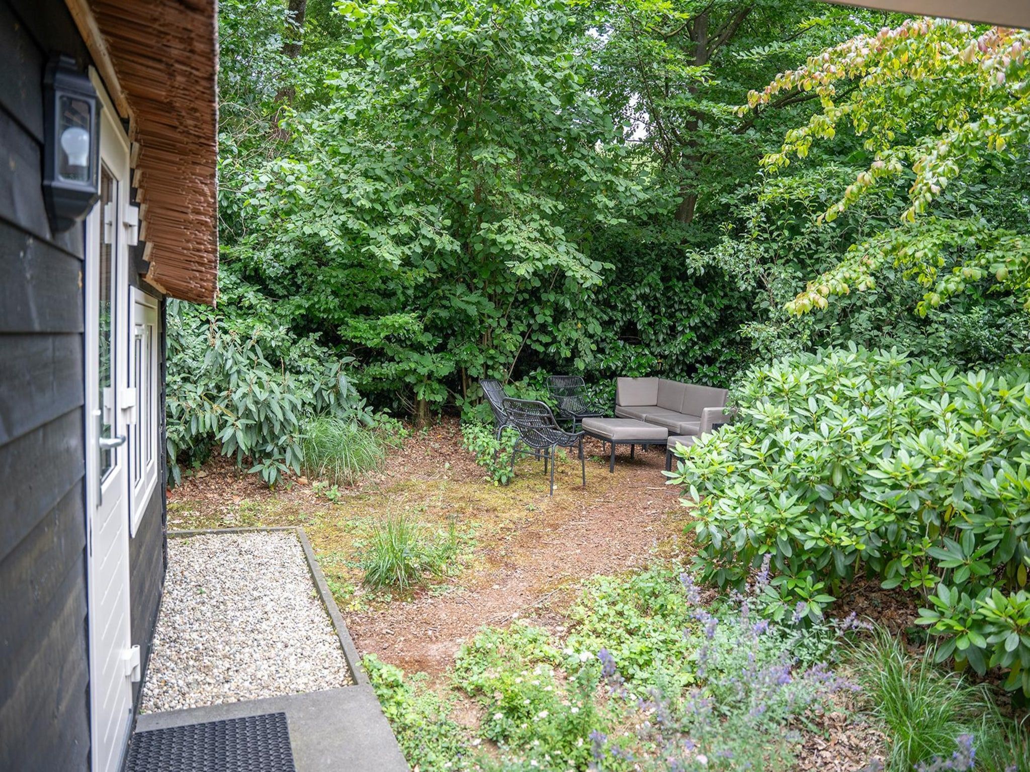 Het terras van Heivlinder Comfort 4p in Ermelo
