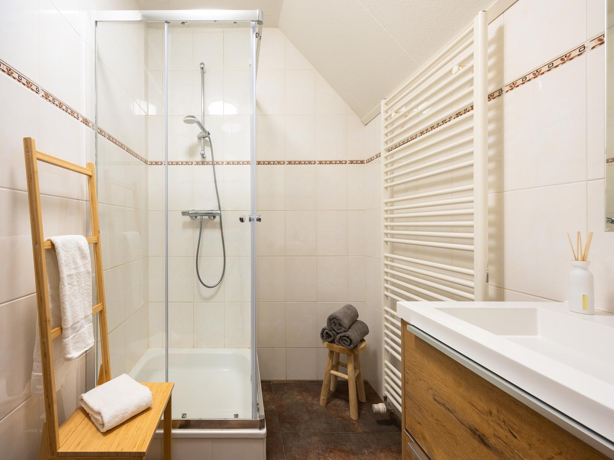 De badkamer van Andijk 15 in Andijk