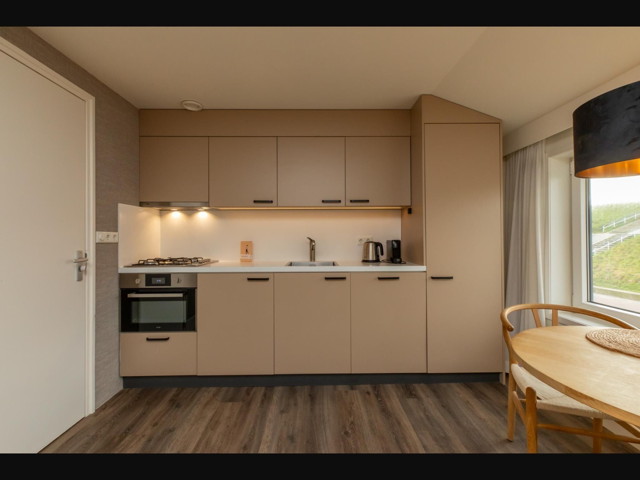 De keuken van Overnachten in Zoutelande  Comfortabel Appartement Langstraat 5A in Zoutelande