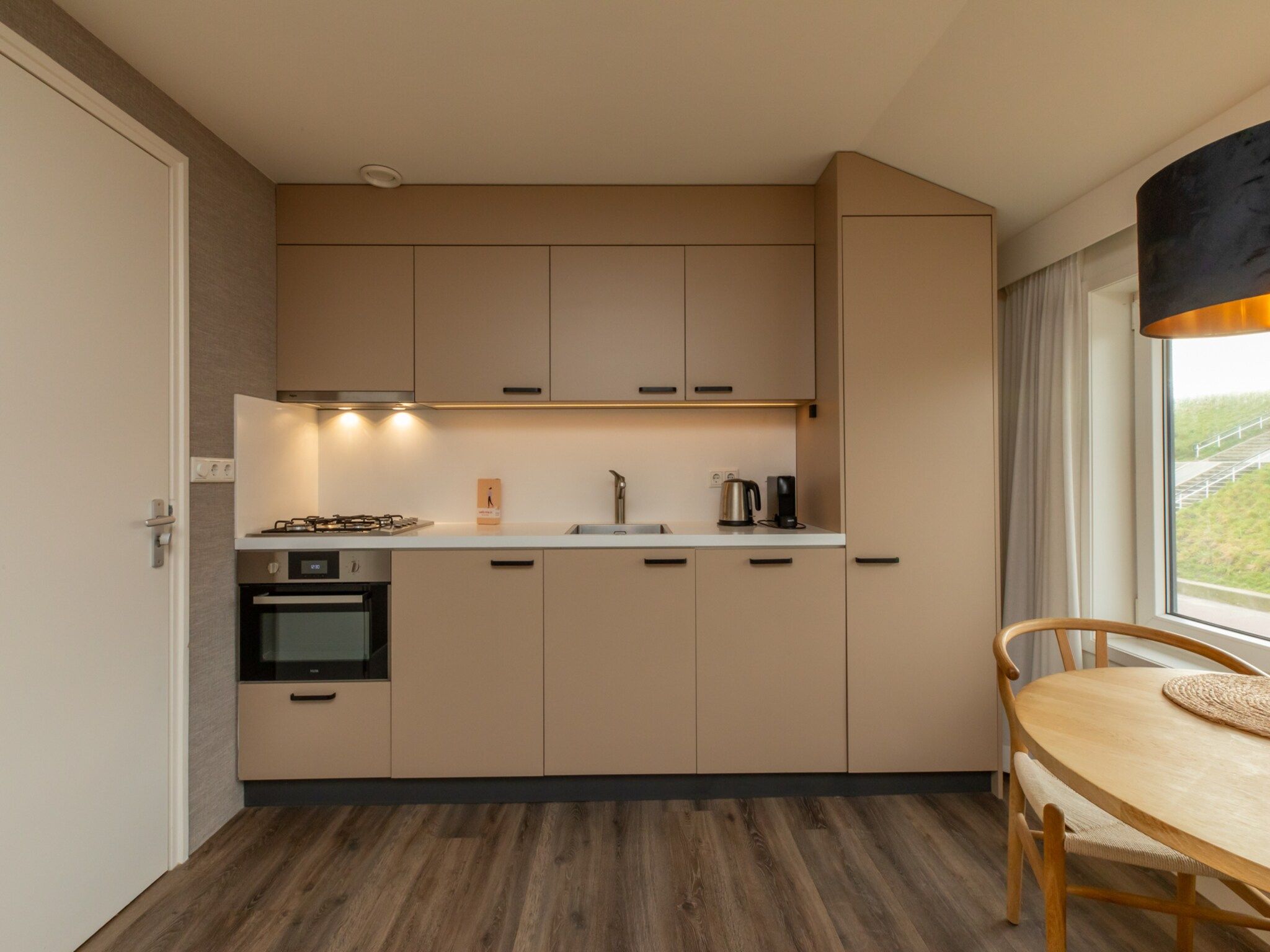 De keuken van Overnachten in Zoutelande  Comfortabel Appartement Langstraat 5A in Zoutelande