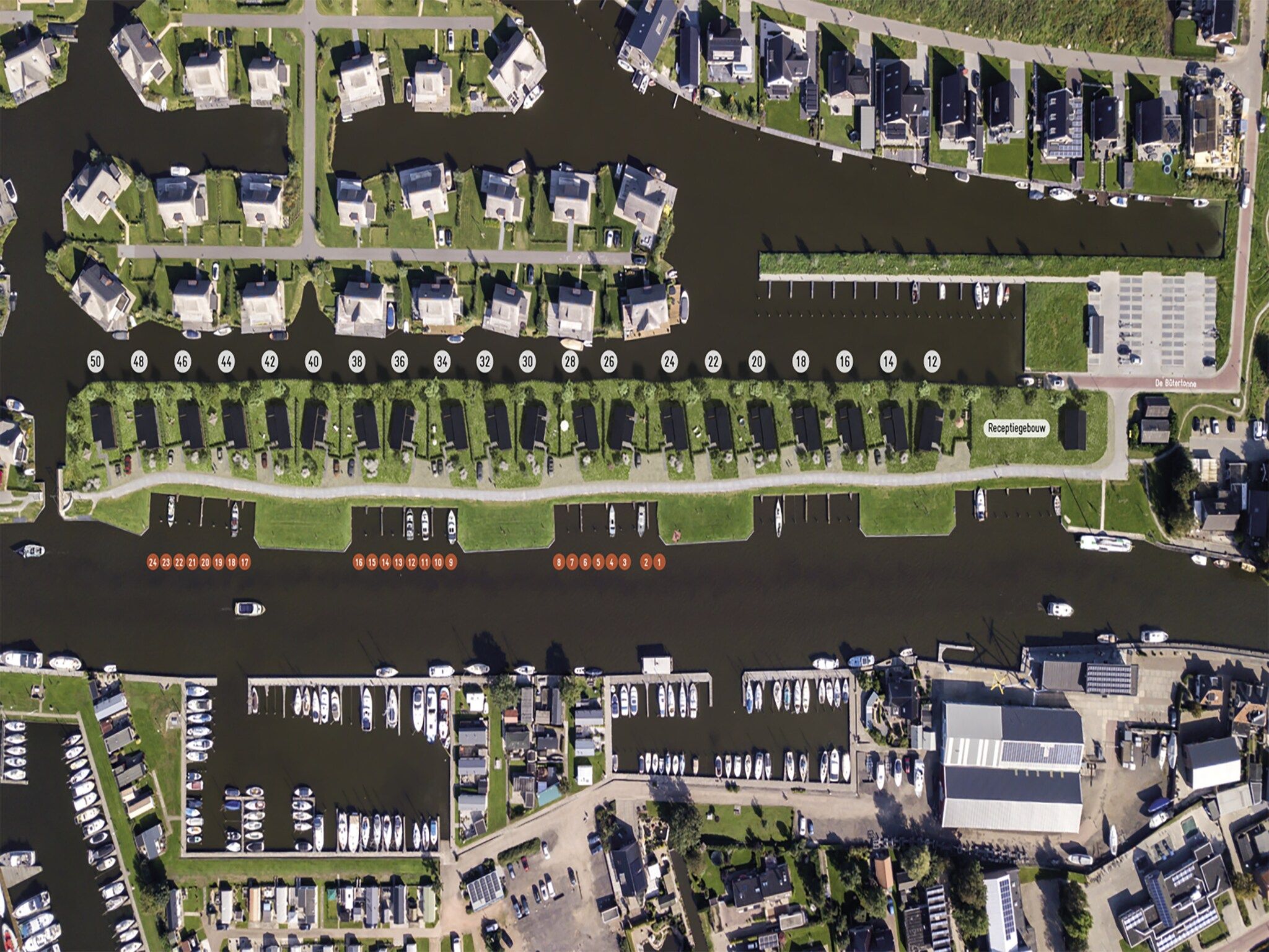 Parkfaciliteiten bij Docklodge 42 in Delfstrahuizen