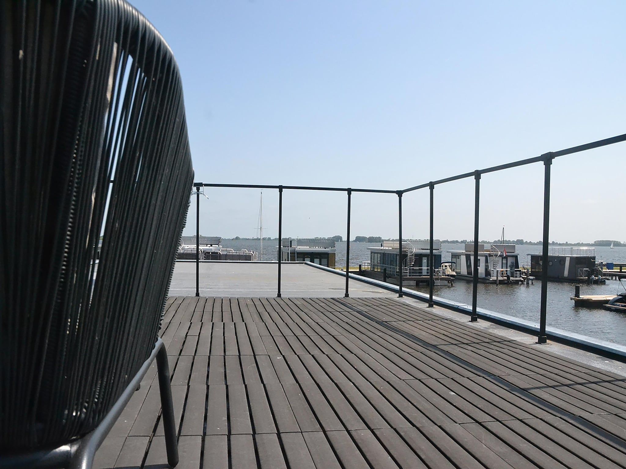 Het uitzicht vanaf RiggelBrug Sneekermeer in Offingawier