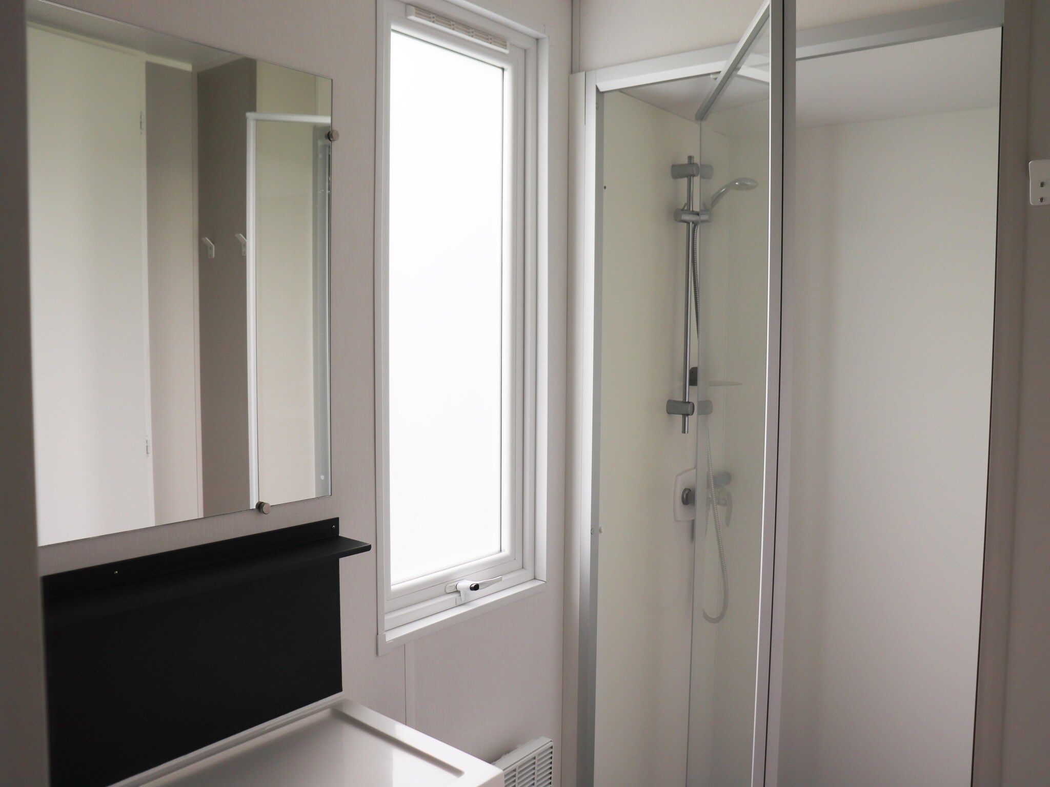 De badkamer van Terraslodge 1 in Heeg