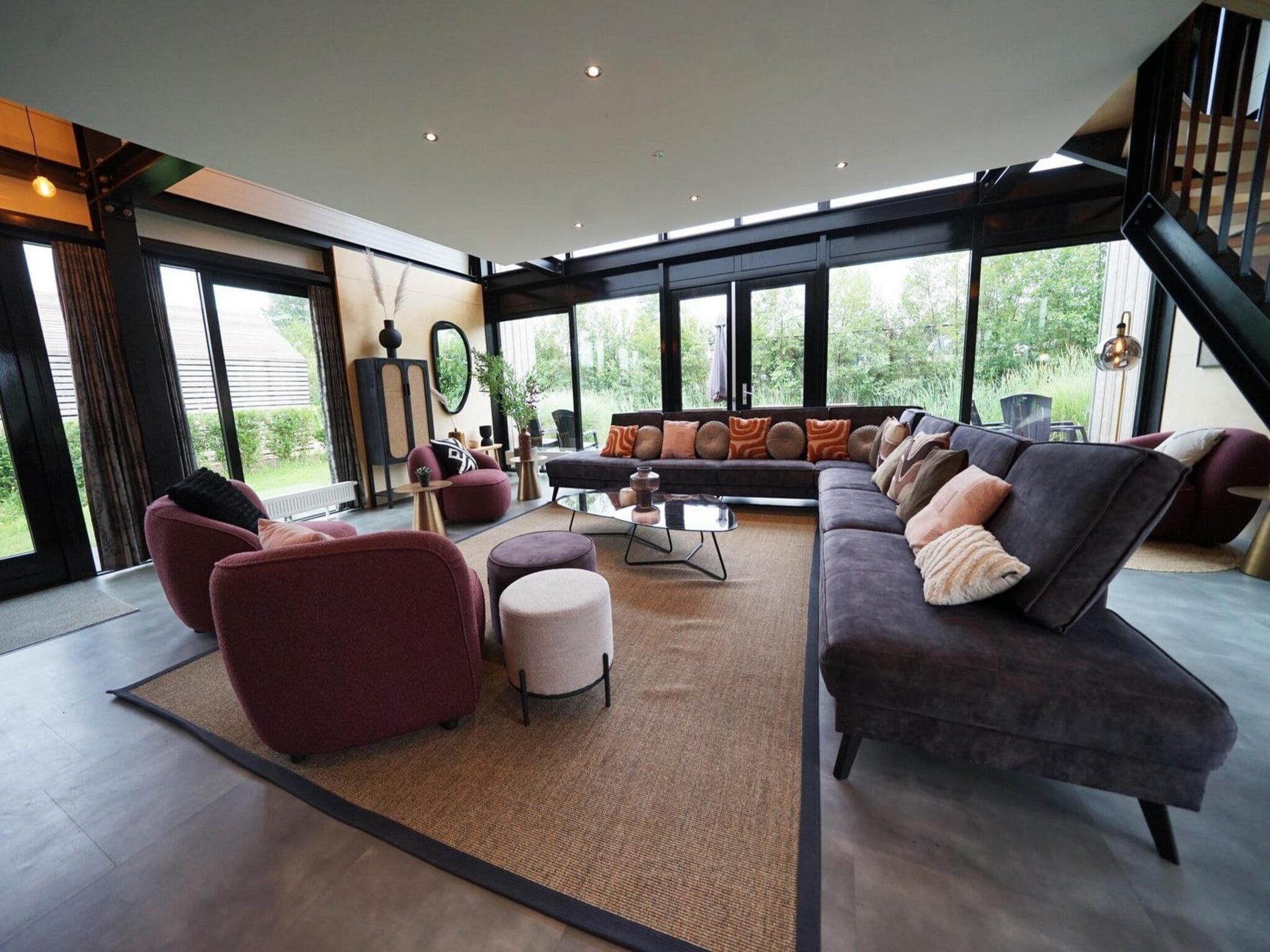 De woonkamer van Loft 18 in Nijkerk