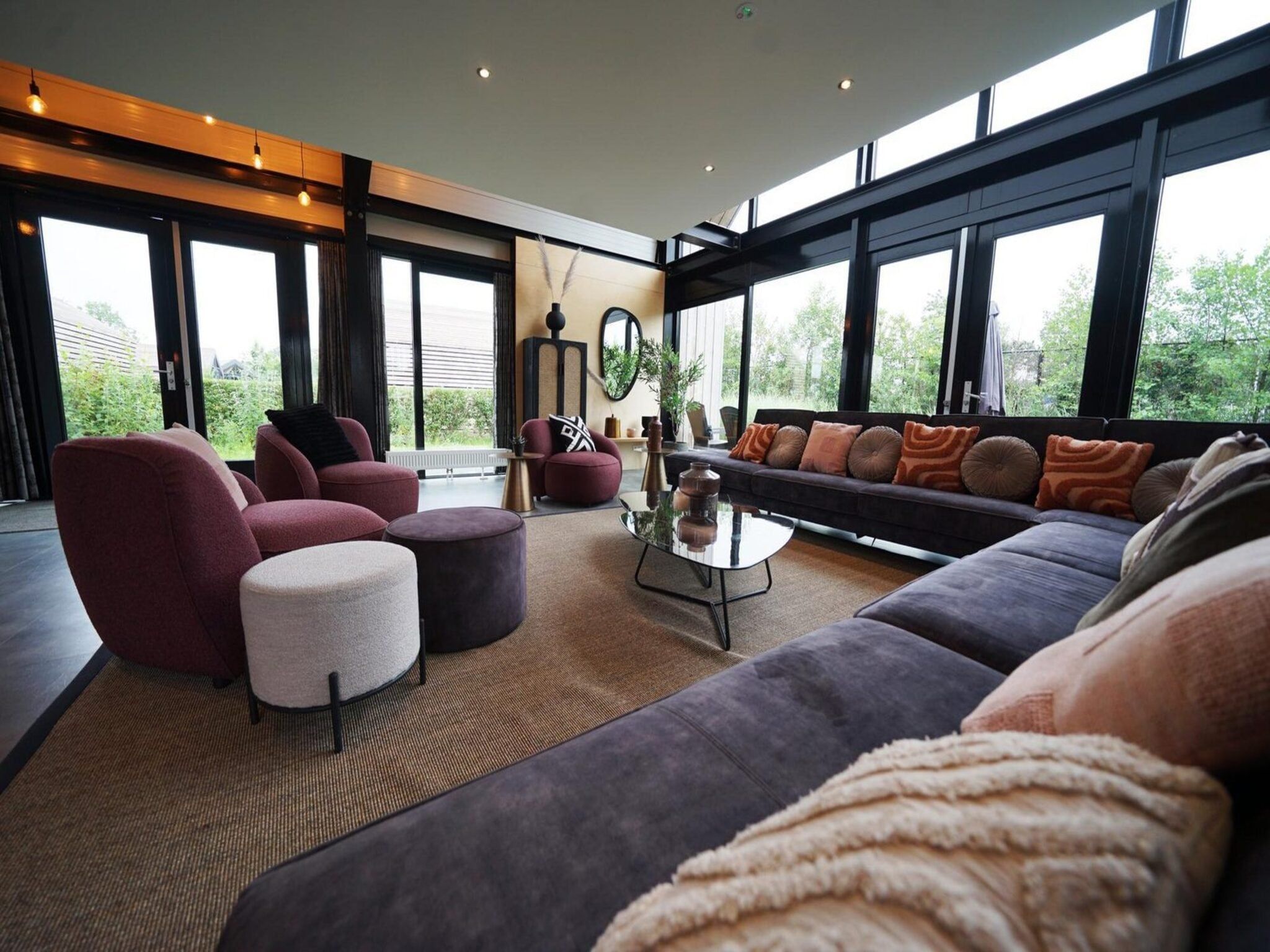 De woonkamer van Loft 18 in Nijkerk