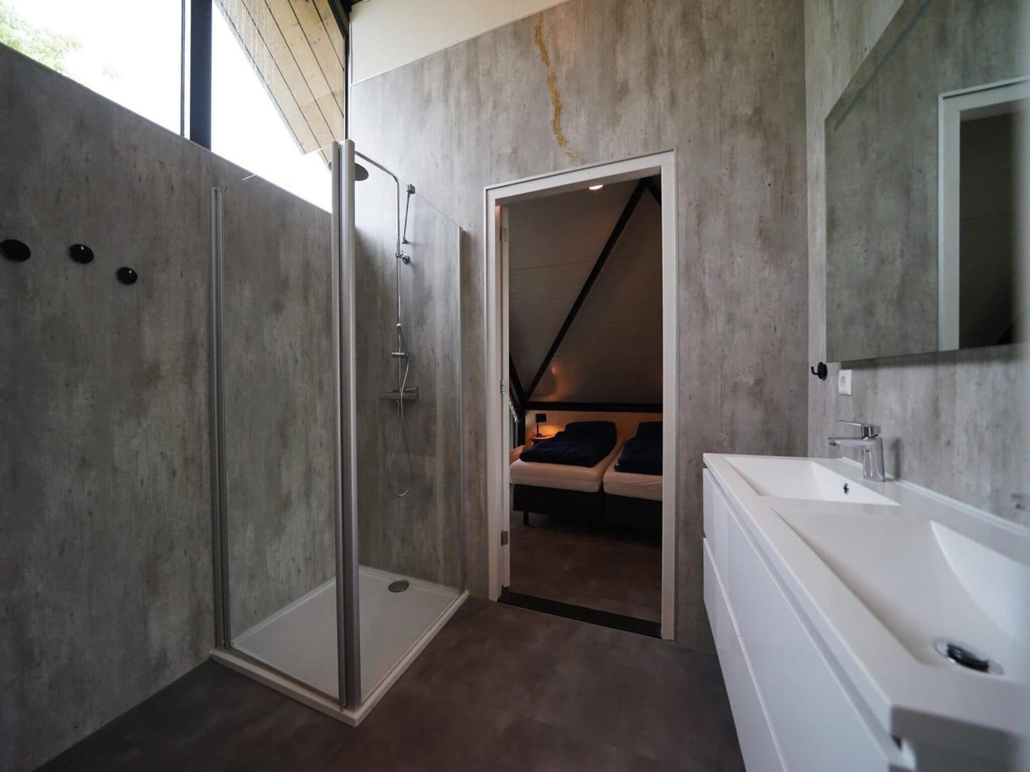 De badkamer van Loft 18 in Nijkerk