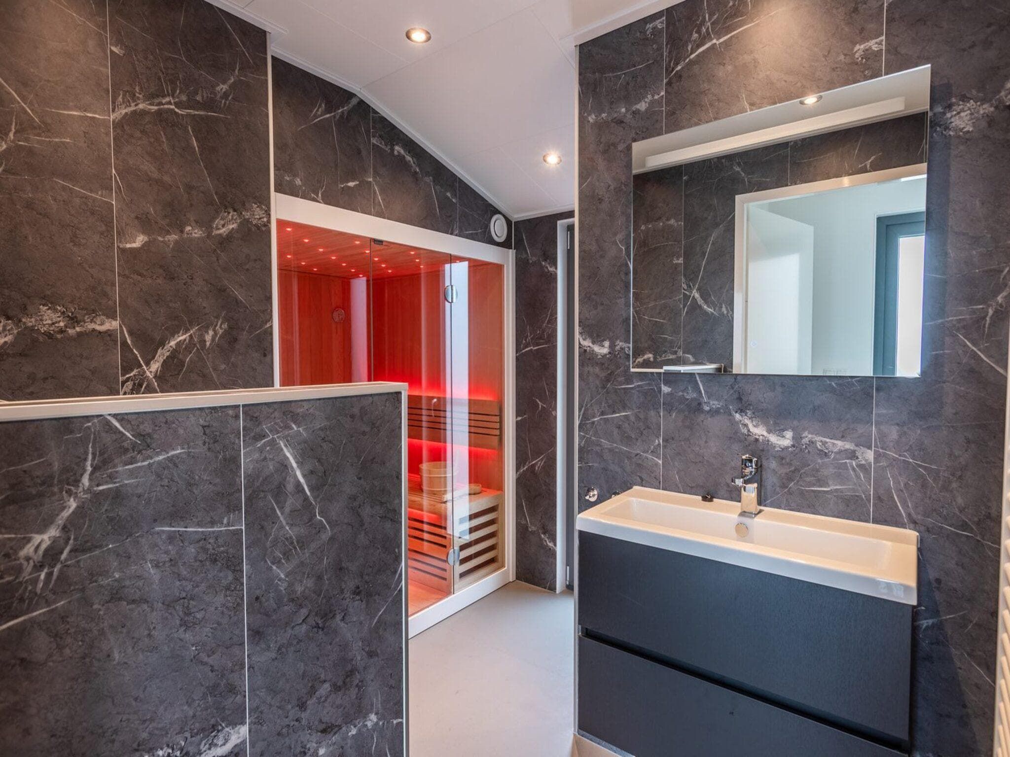 De badkamer van Cube Split Culinair Sauna 4 in Enkhuizen