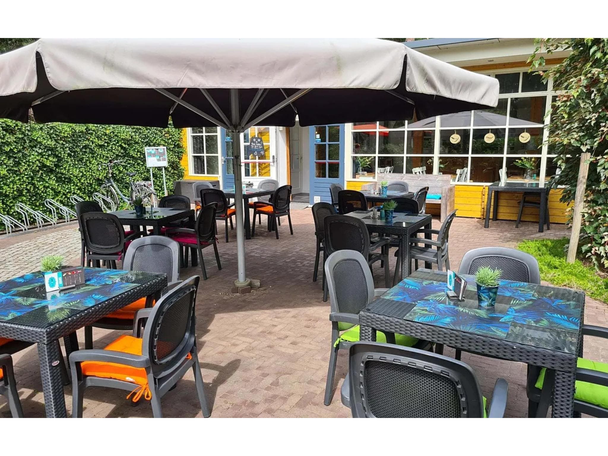 Parkfaciliteiten bij 4-persoons wellness lodge in Markelo
