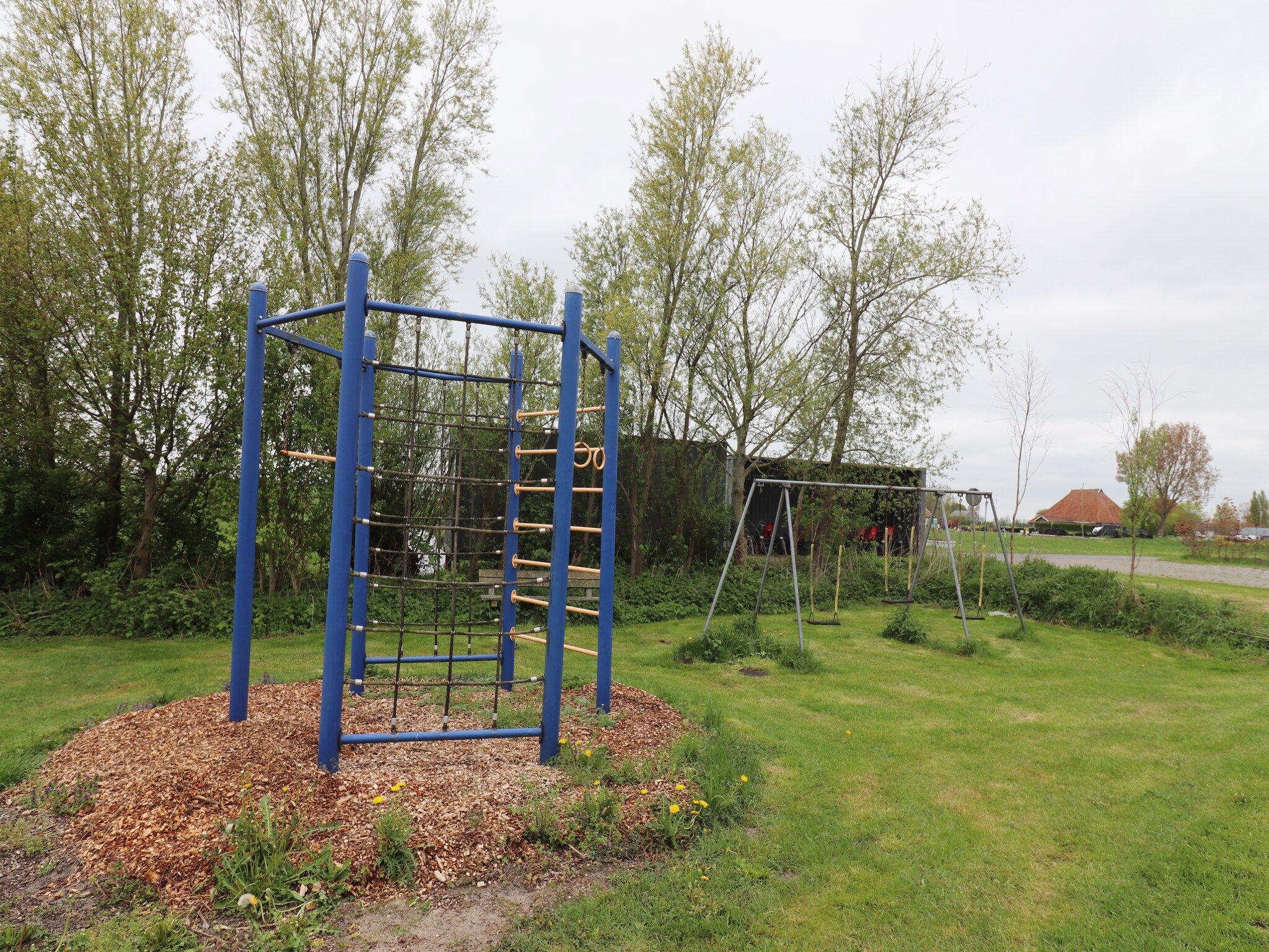 Parkfaciliteiten bij Cosy cabin 2 in Heeg